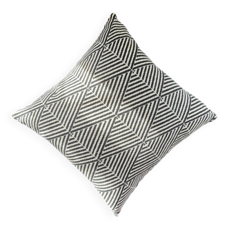 Coussin graphique noir et blanc