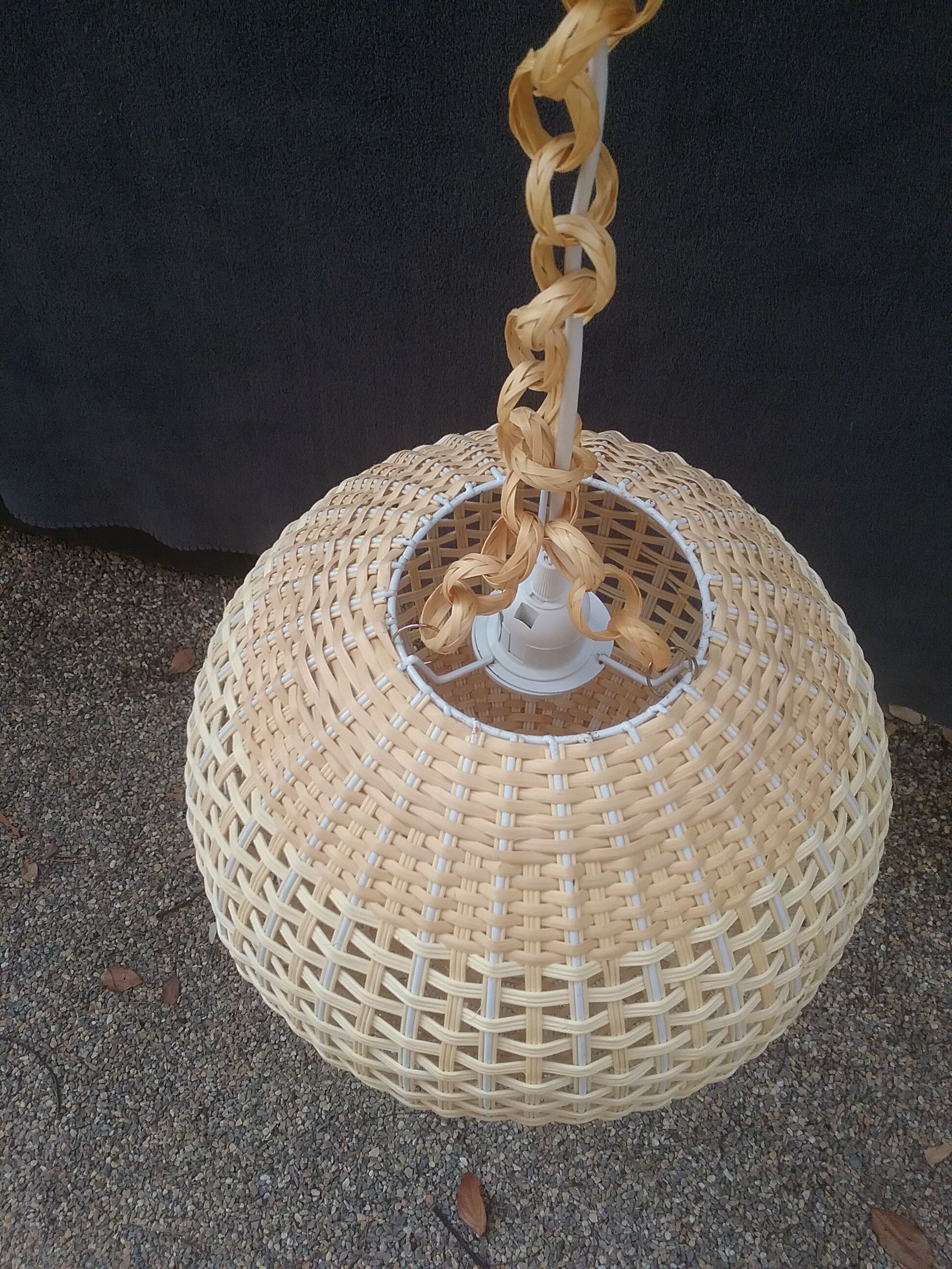 Rattan hanging lamp