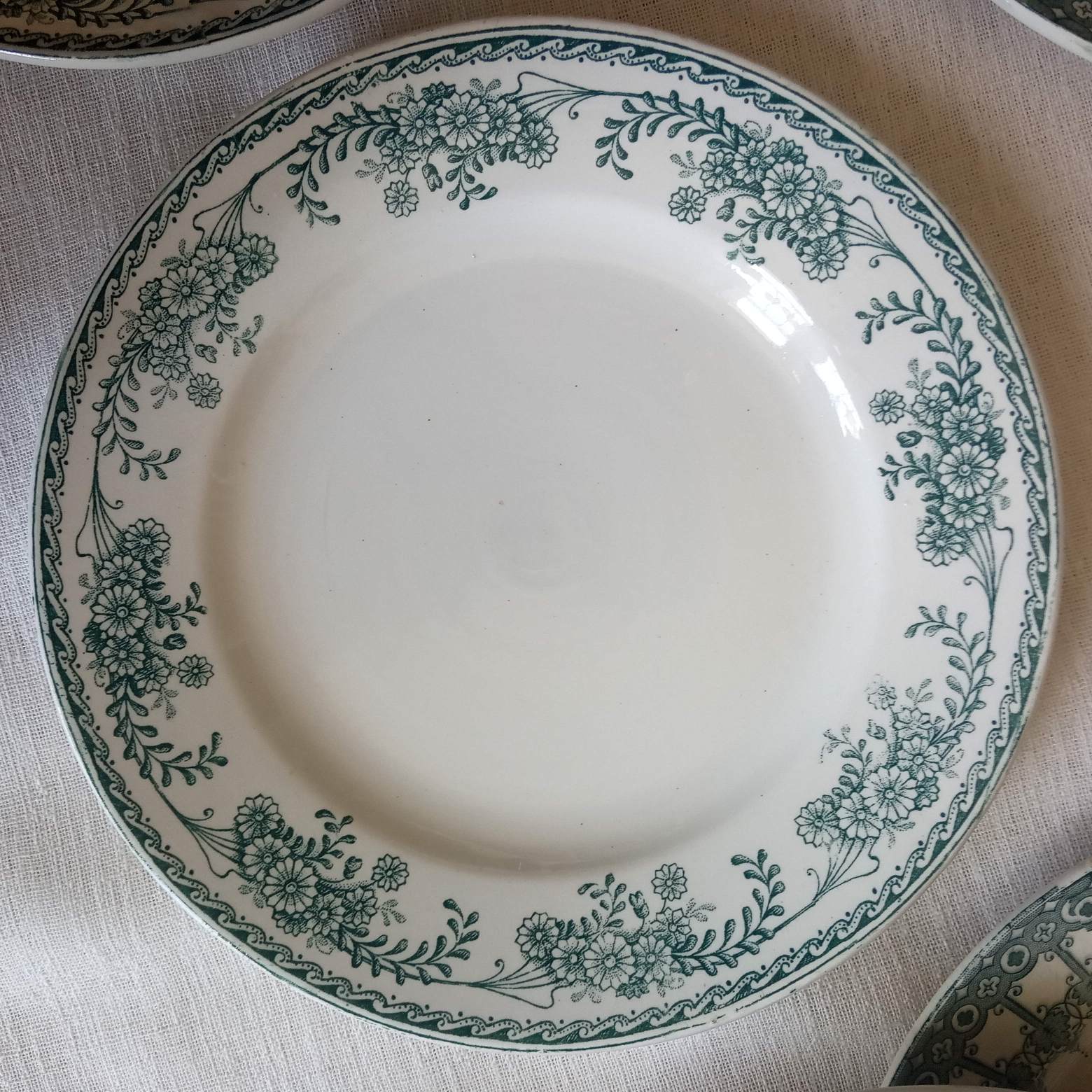6 old dessert plates, iron earth, green décor