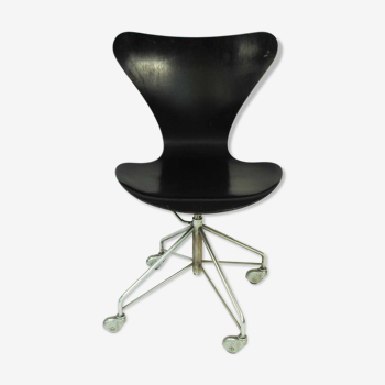 Arne Jacobsen chair for Fritz Hansen model 3117