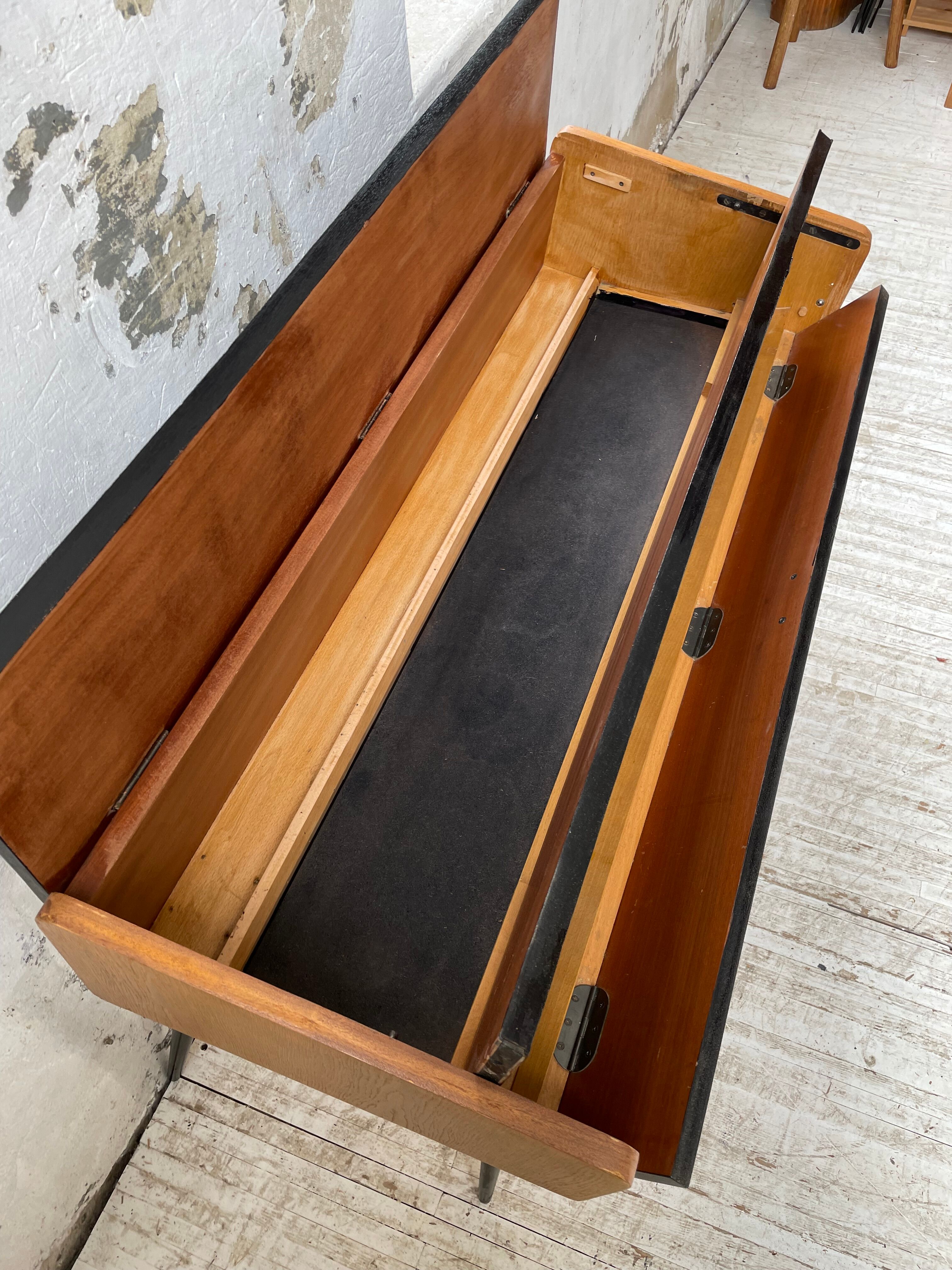 Console desktop feet compass 60s