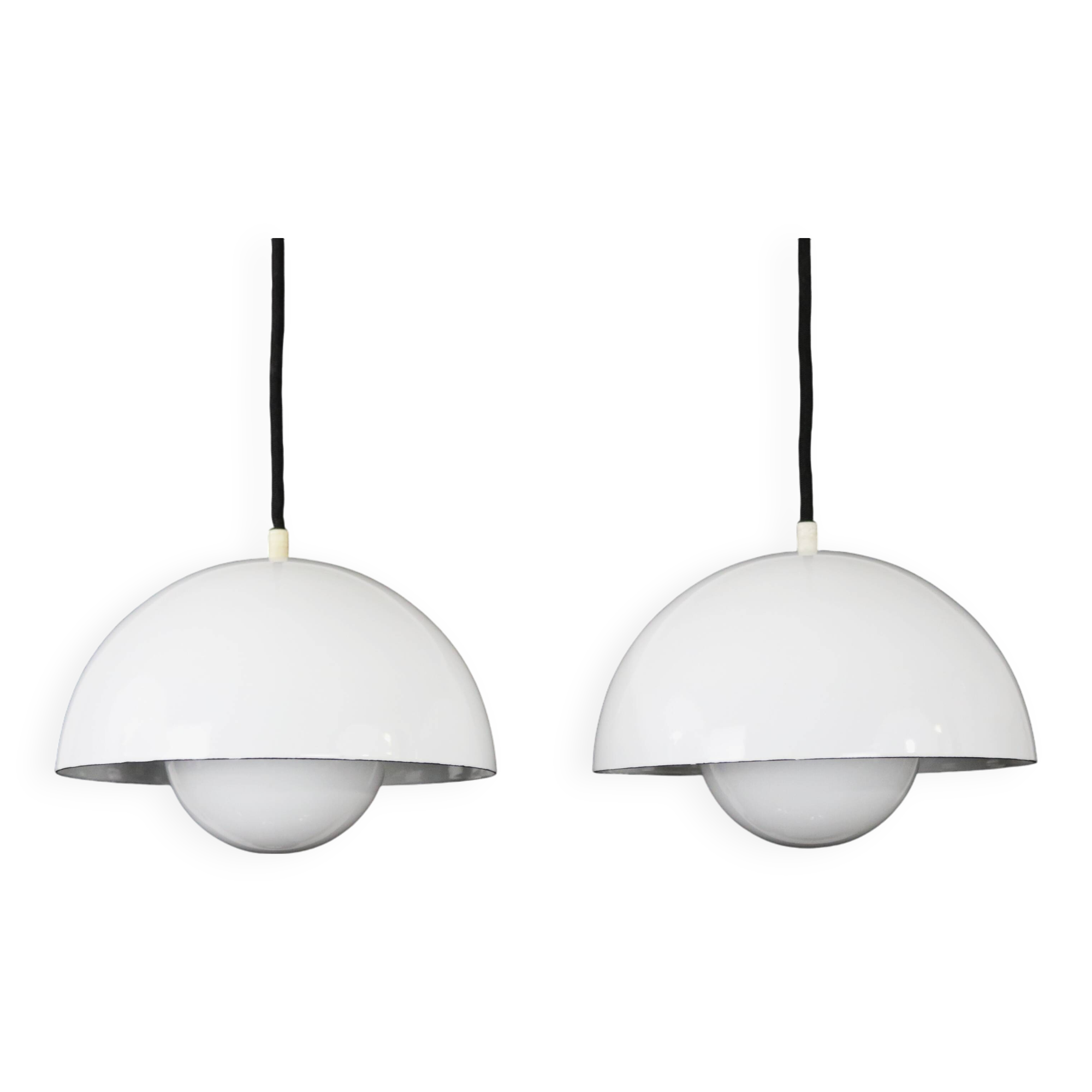 Iconic pair of VP1 white enamel flowerpot lamps  - Verner Panton - 100 % original - Louis Poulsen