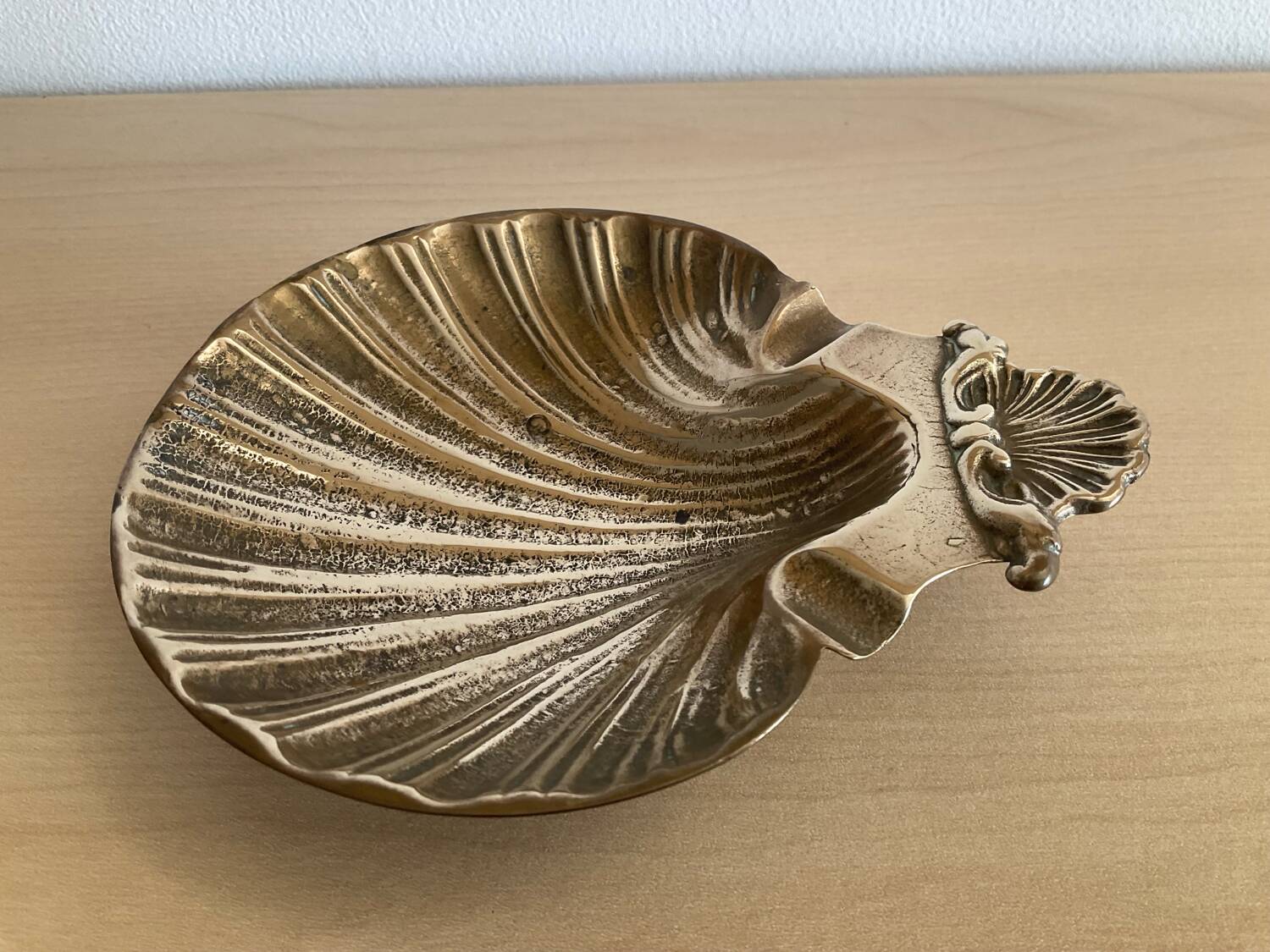 Vintage bronze shell emptier