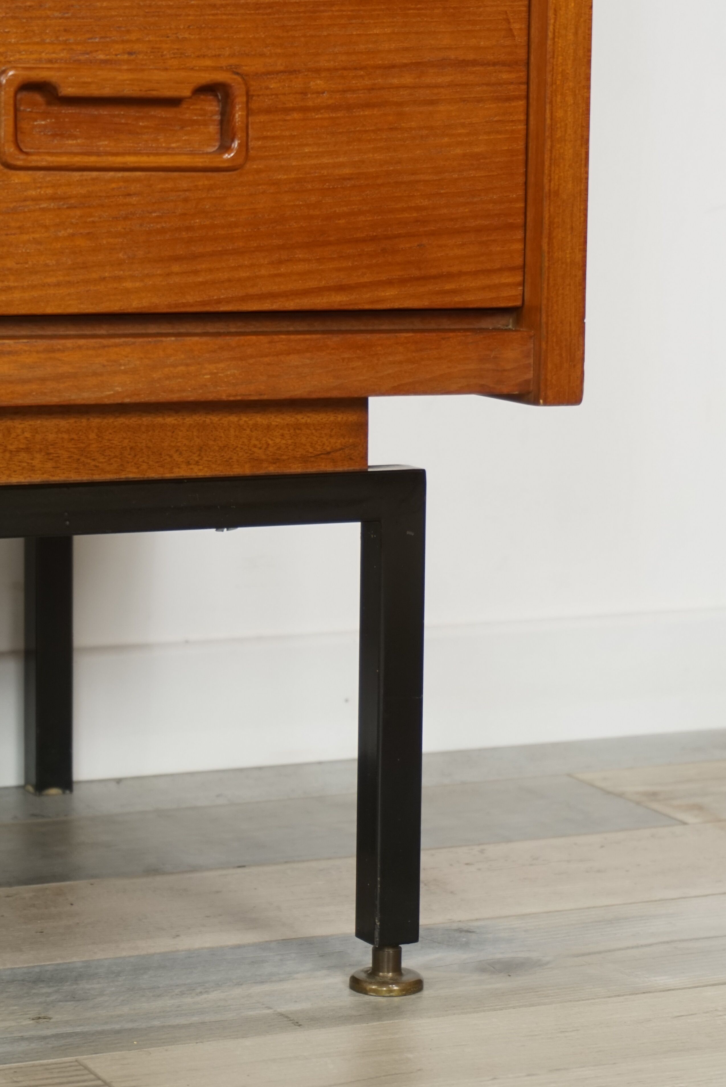 Commode en teck et métal années 60