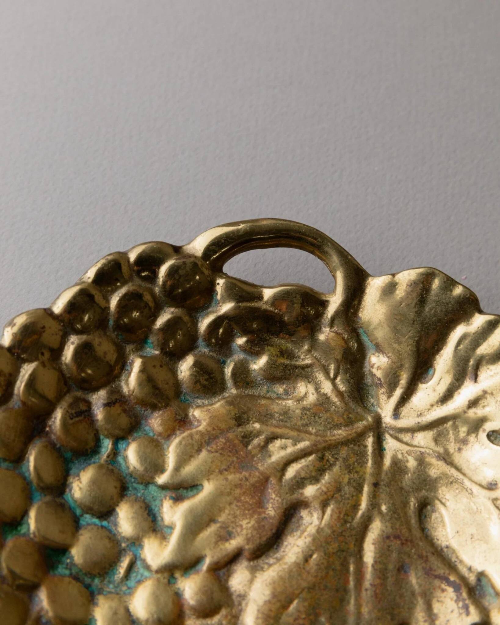 Vintage brass ashtray - cluster structure - Italy 1960s - metal art, timeless design - elegant table decoration, perfect gift idea