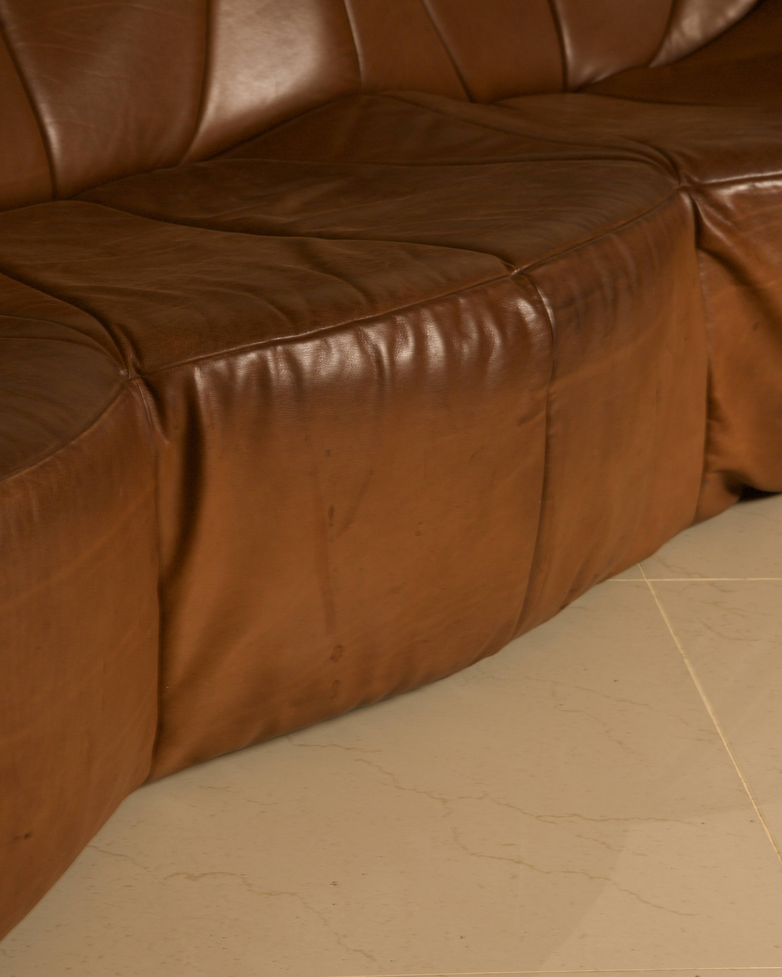 "Pumpkin" 3-seater canapé in patinated brown leather by Pierre Paulin for Arti.