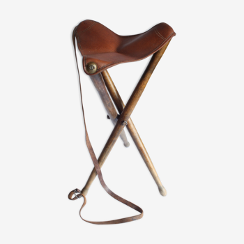 Tabouret de chasse en cuir trépied en bois pliable, France années 1960.