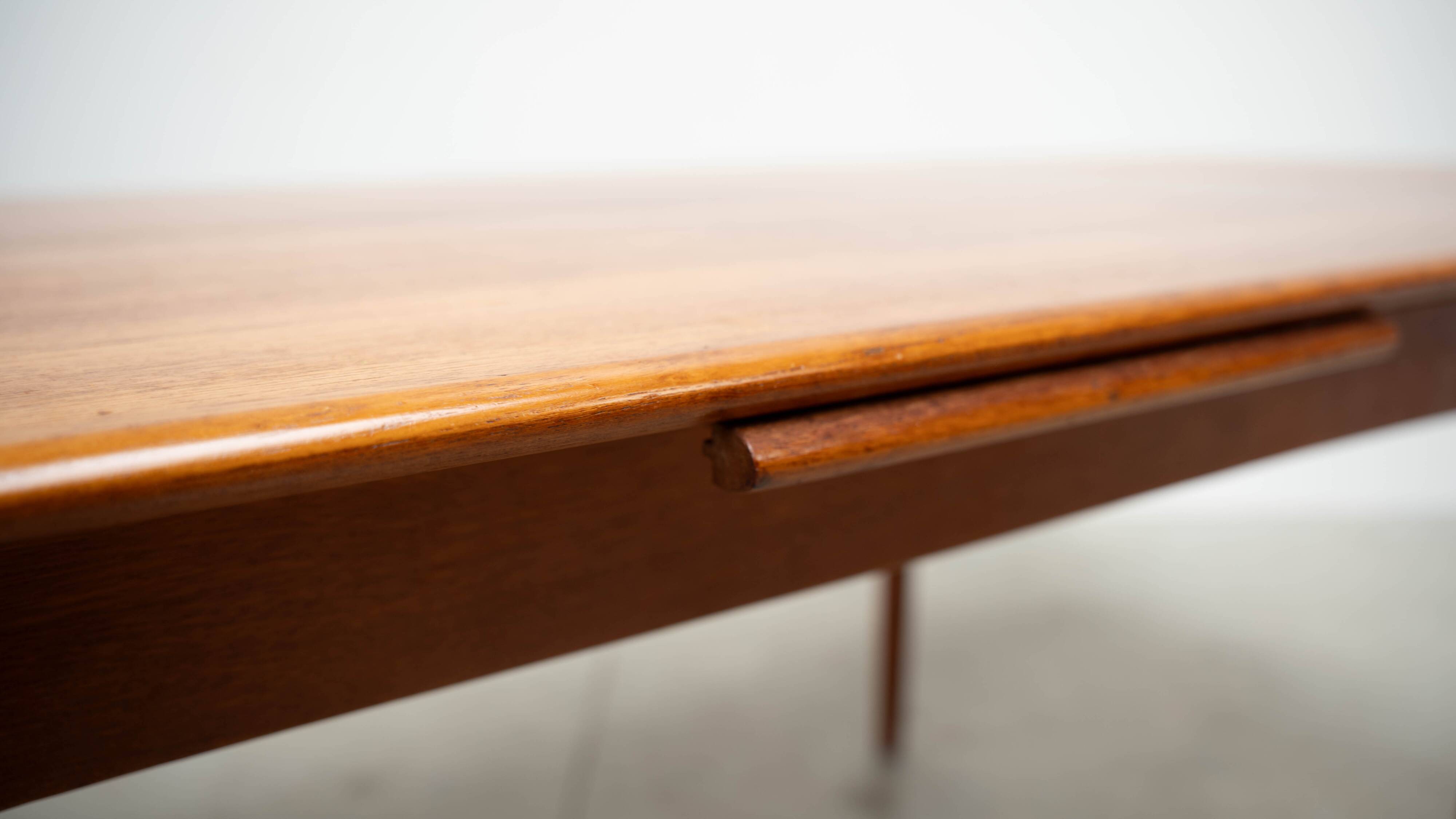 Niels O Moller dining table