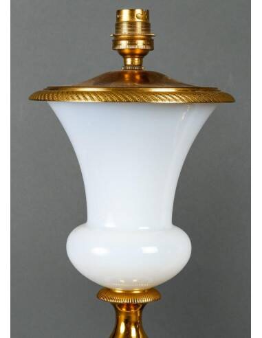 Paire de lampes en opaline de forme Médicis, début du XXème siècle