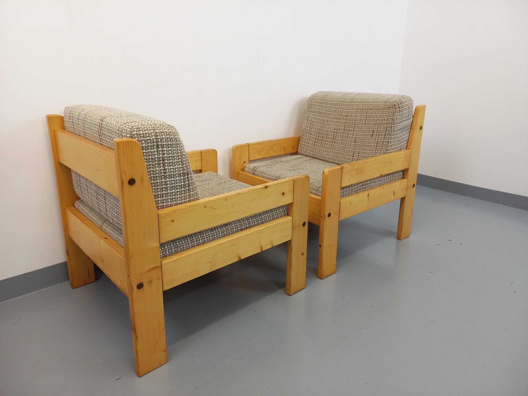 Set of 2 vintage fireside chairs in pine and fabric from the 70s