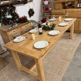Extendable farmhouse table in solid oak