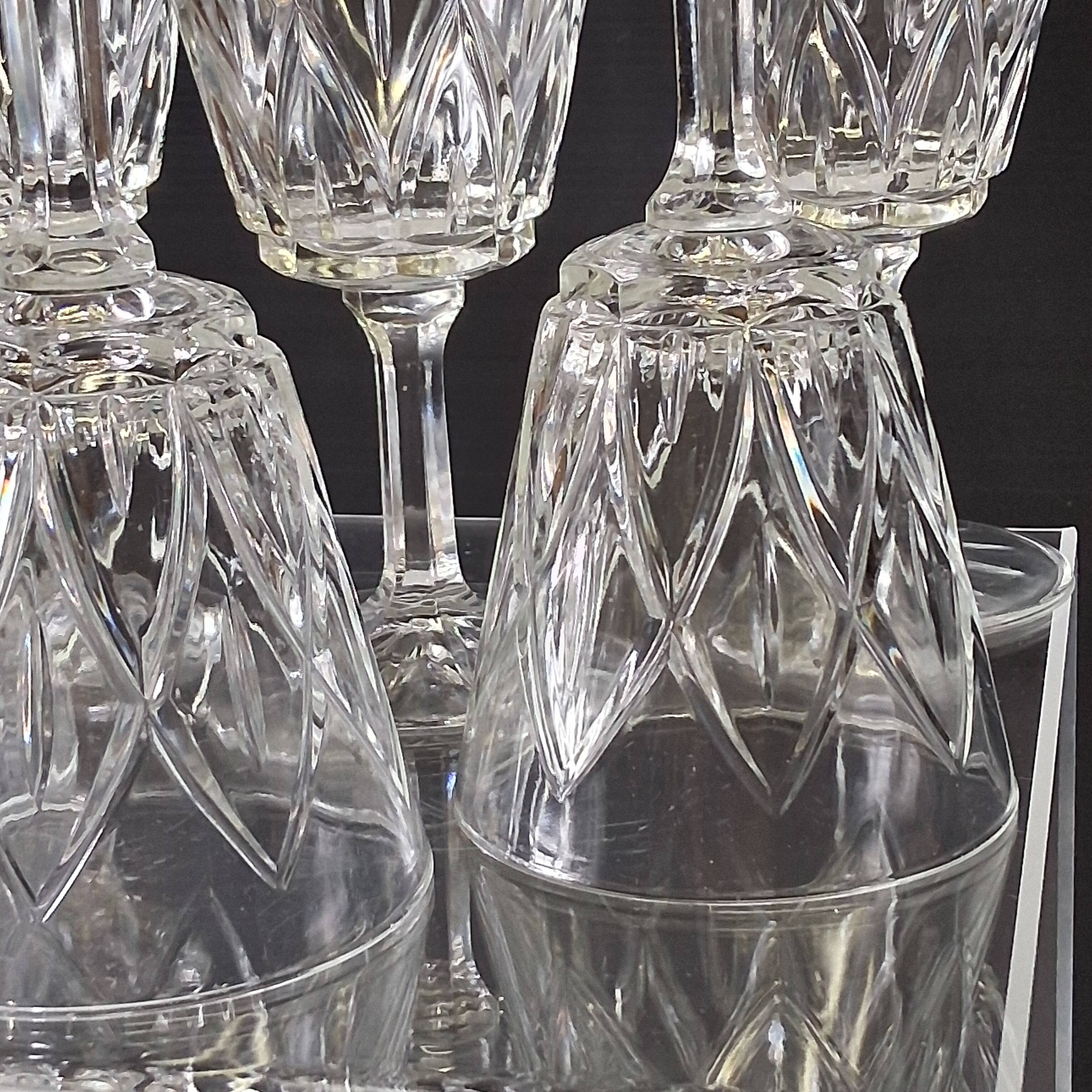 6 large wine glasses in semi-crystal from VMC in good condition.