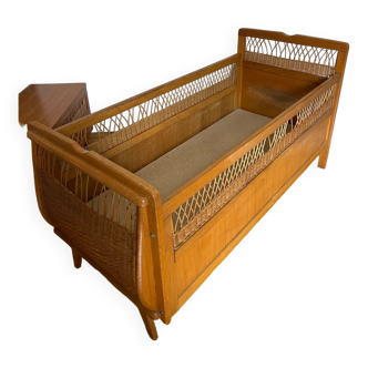 Rattan bed