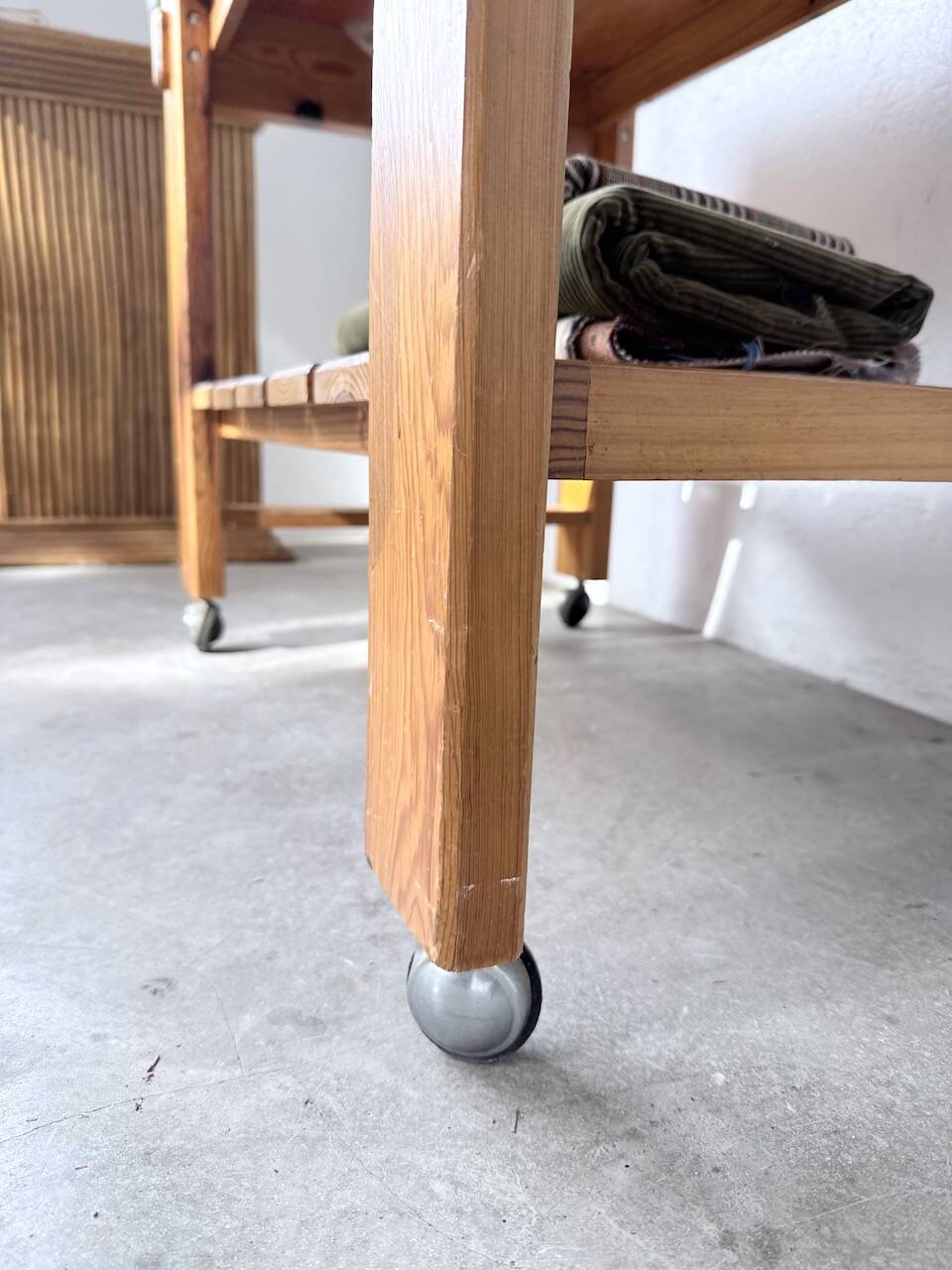 1980 pine wheeled console table