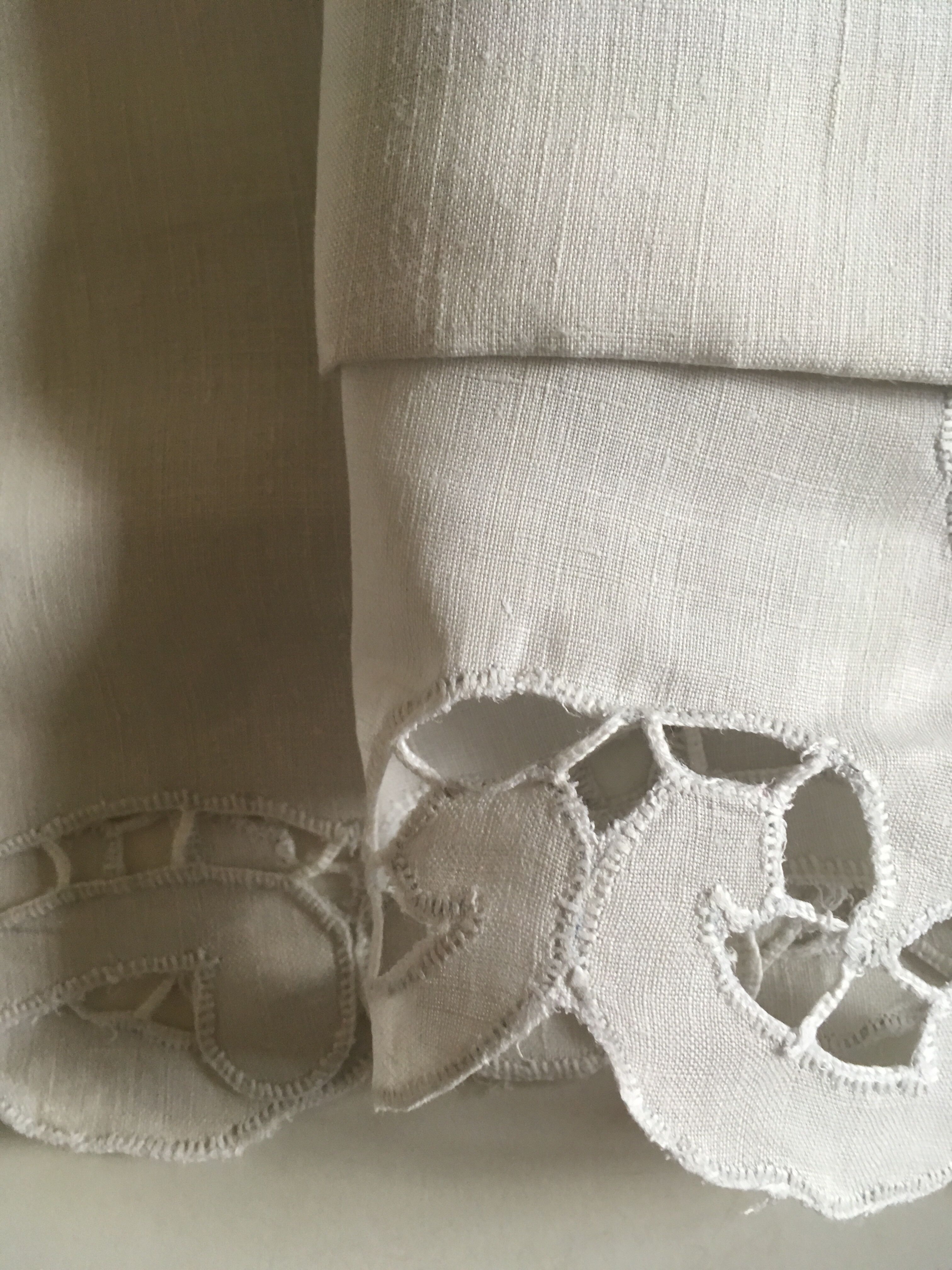 Sheet and pillowcases embroidered linen Richelieu old Castle