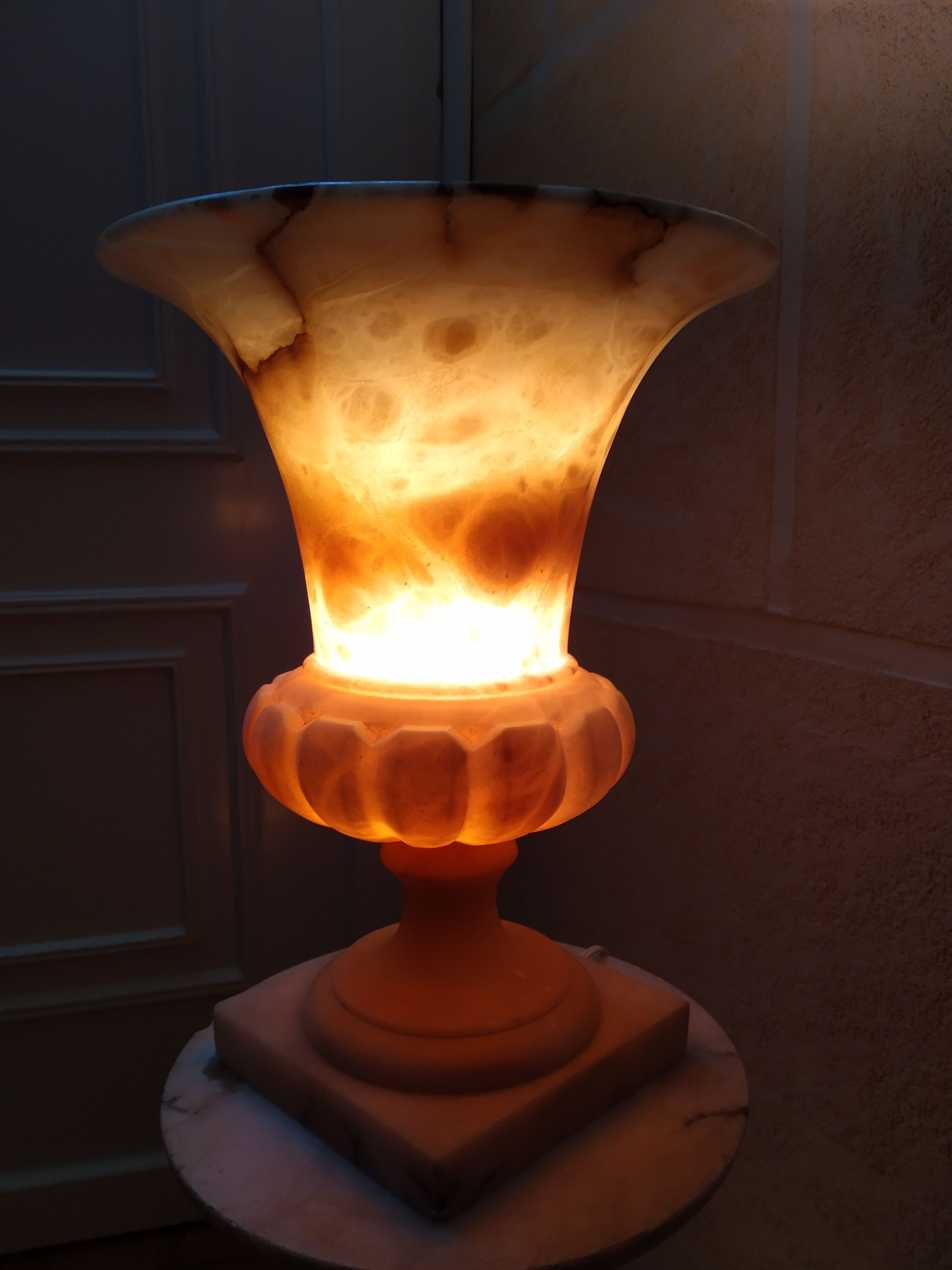 Alabaster column lamp