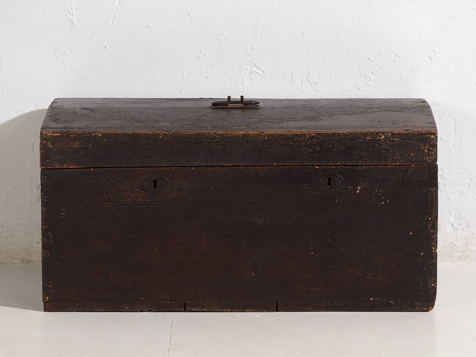 Antique chest with dark patina (c.1920) #10