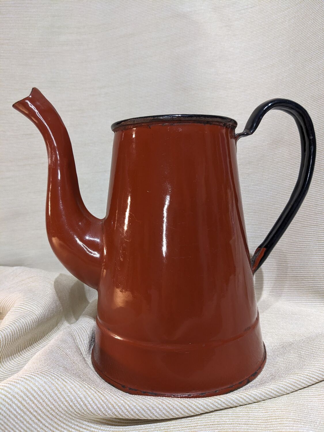 Enameled carafe
