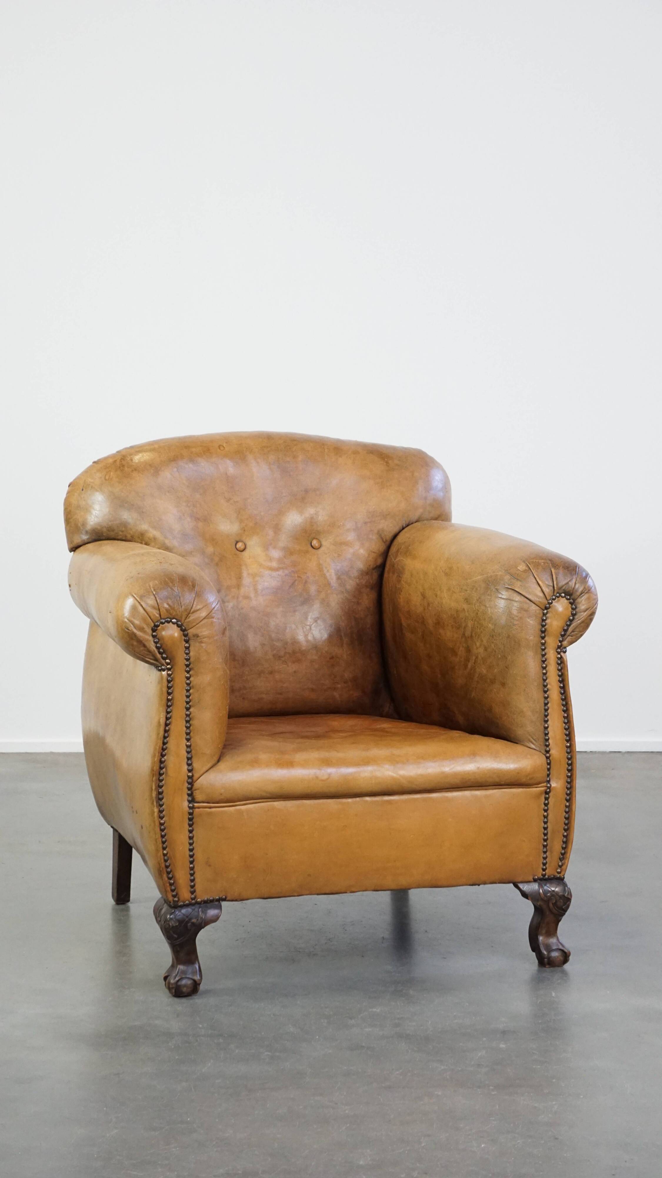 Fauteuil ancien en cuir de mouton