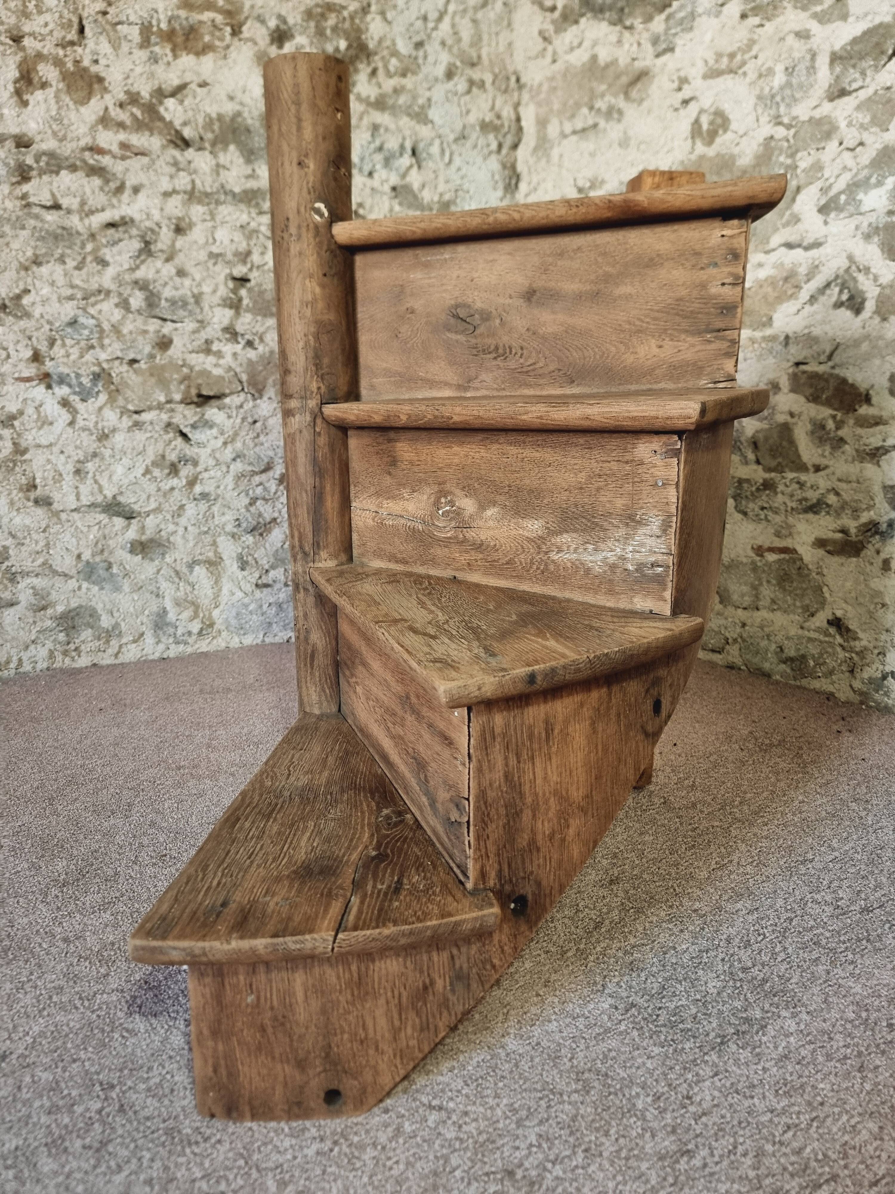 Segment of a spiral staircase in solid oak, early 19th century.