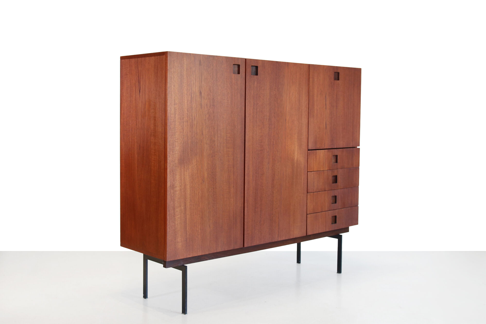 Teak Hulmefa Propos series highboard