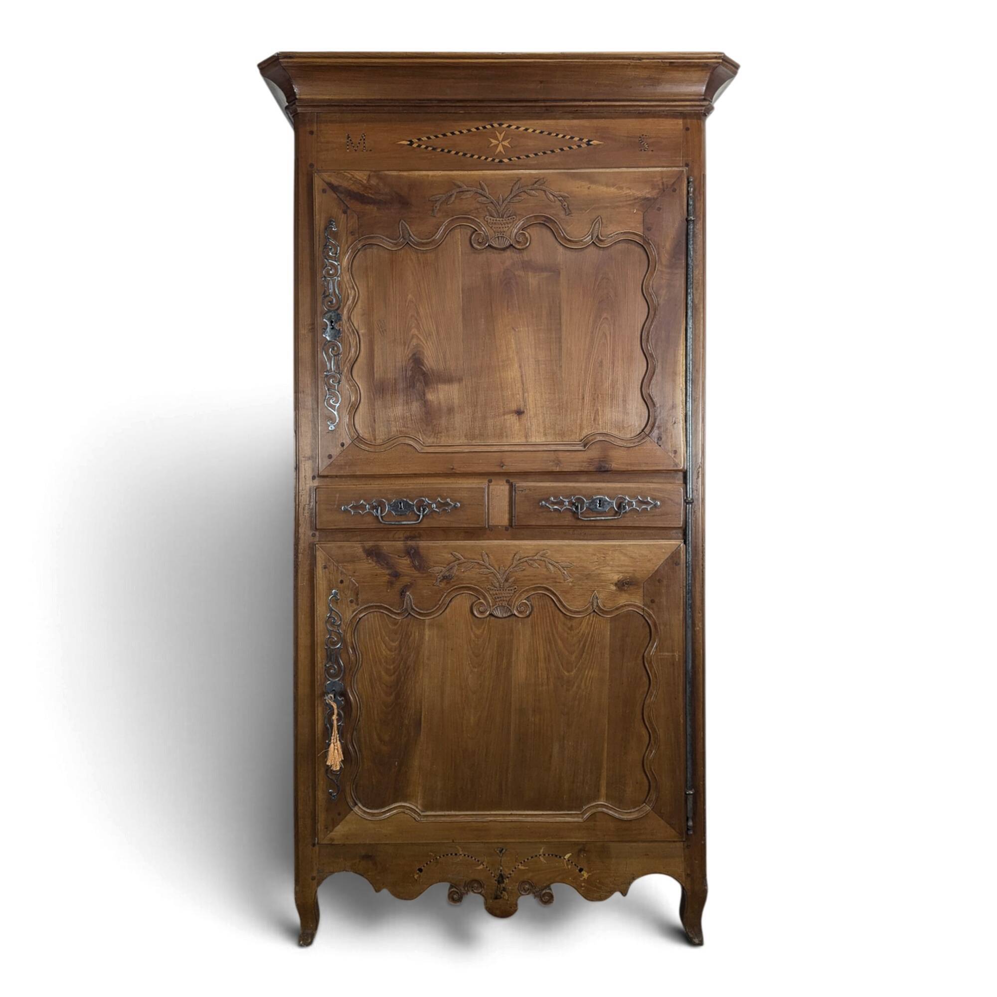 Standing man Louis XV in carved and marquetry cherry wood with a star.