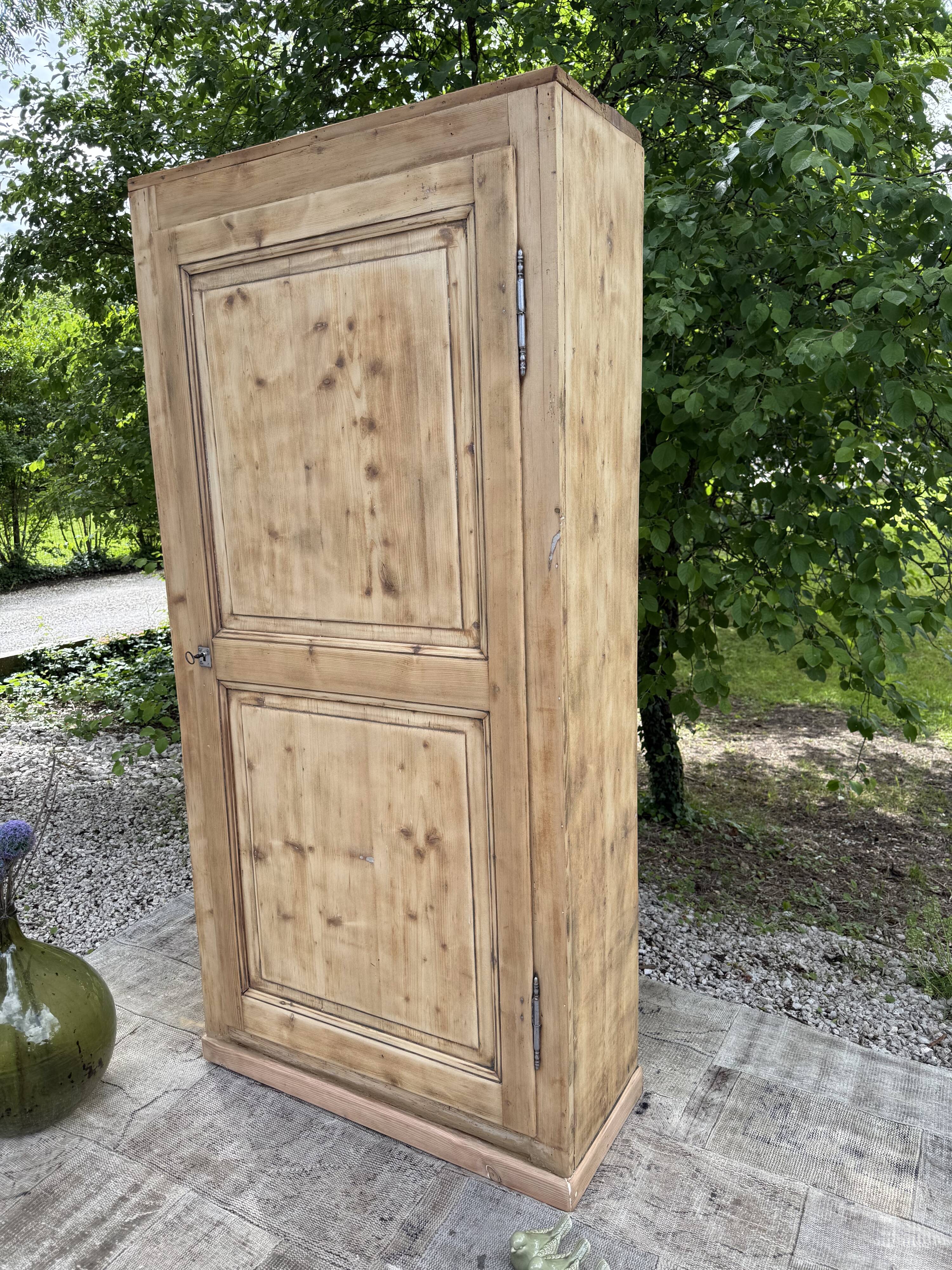 Armoire ancienne bois rénovée