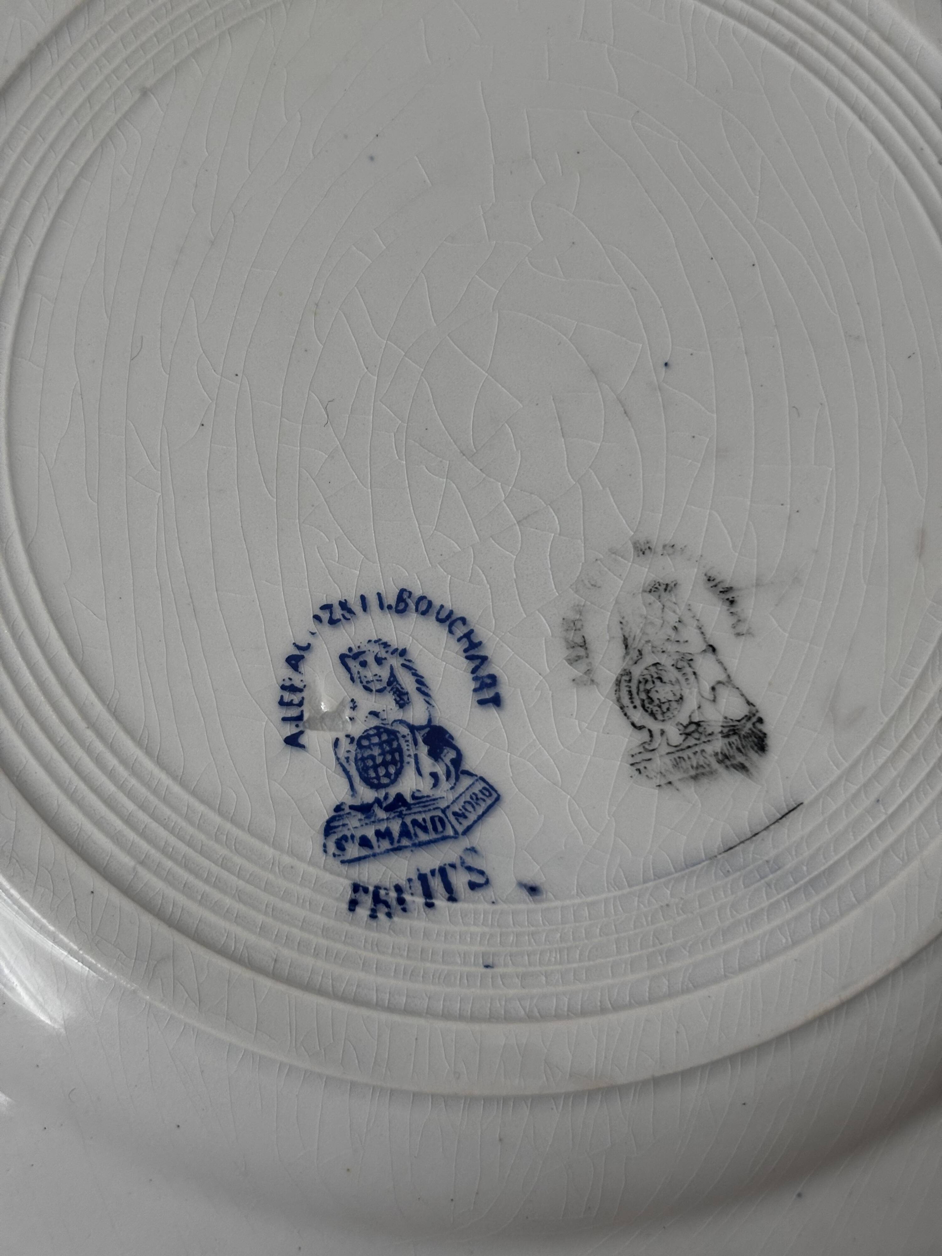 Ancienne assiette faïence St Amand fruits bleu