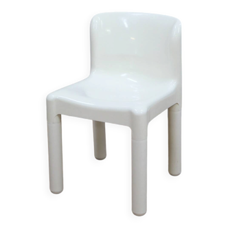 1970s Kartell Model 4875 chair by Carlo Bartoli white color, one piece