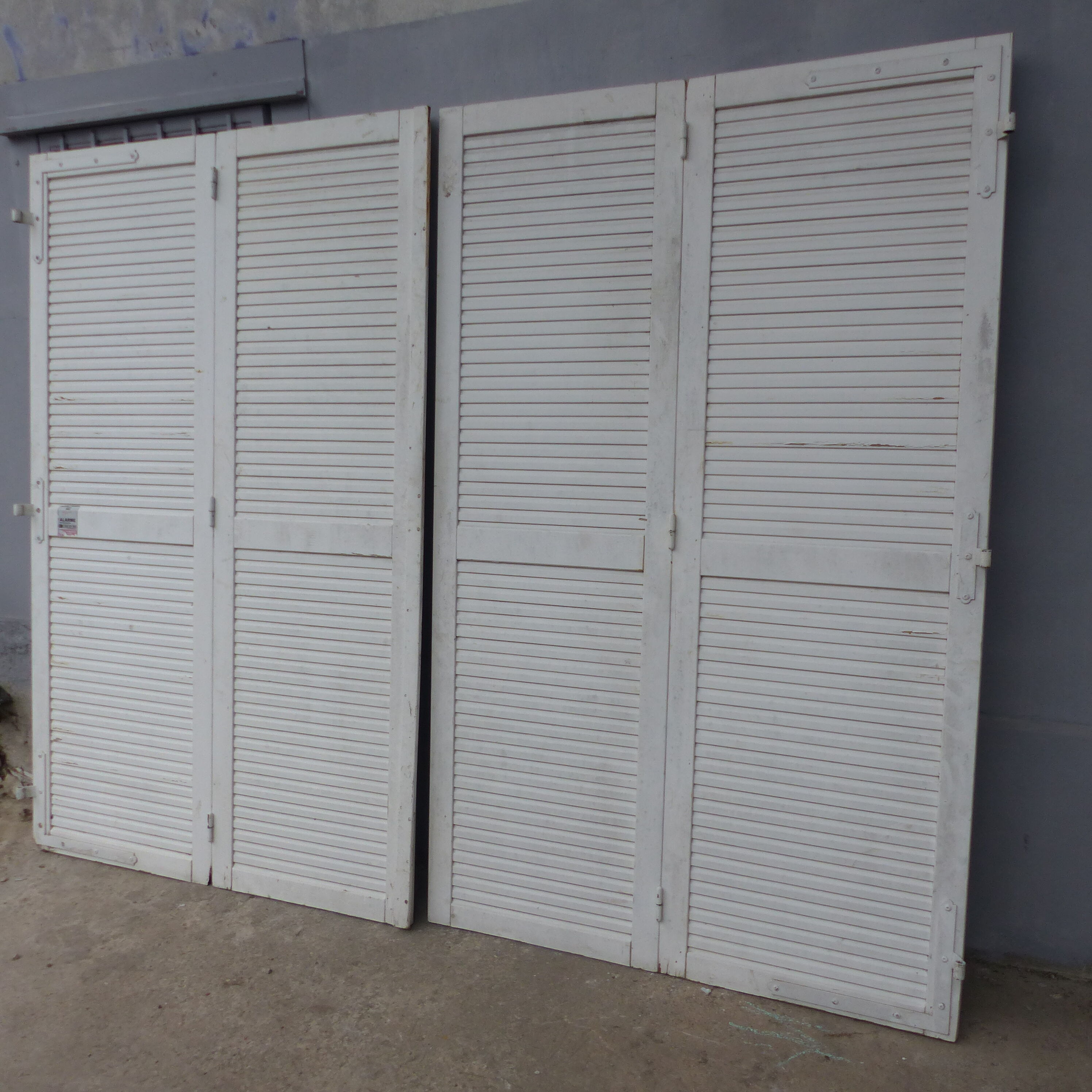 Set of 4 solid louvered shutters l 268 cm x h 212 cm