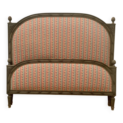 Lit de style Louis XVI en hetre patiné XX siècle