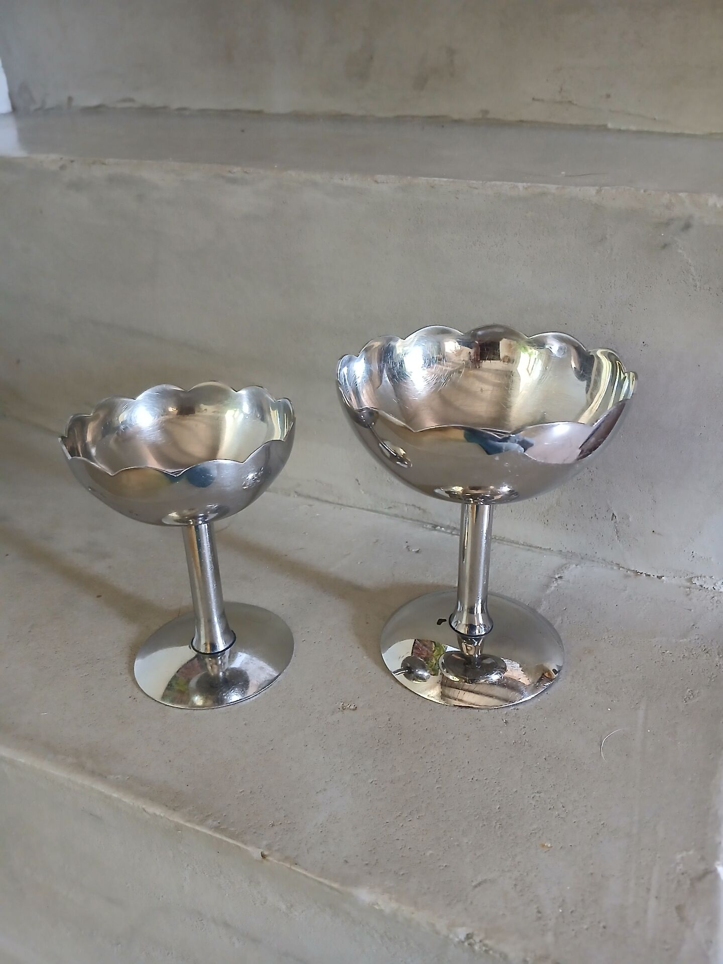 2 stainless steel ice cream cups