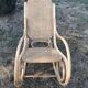 Rocking-chair en bois de cannage