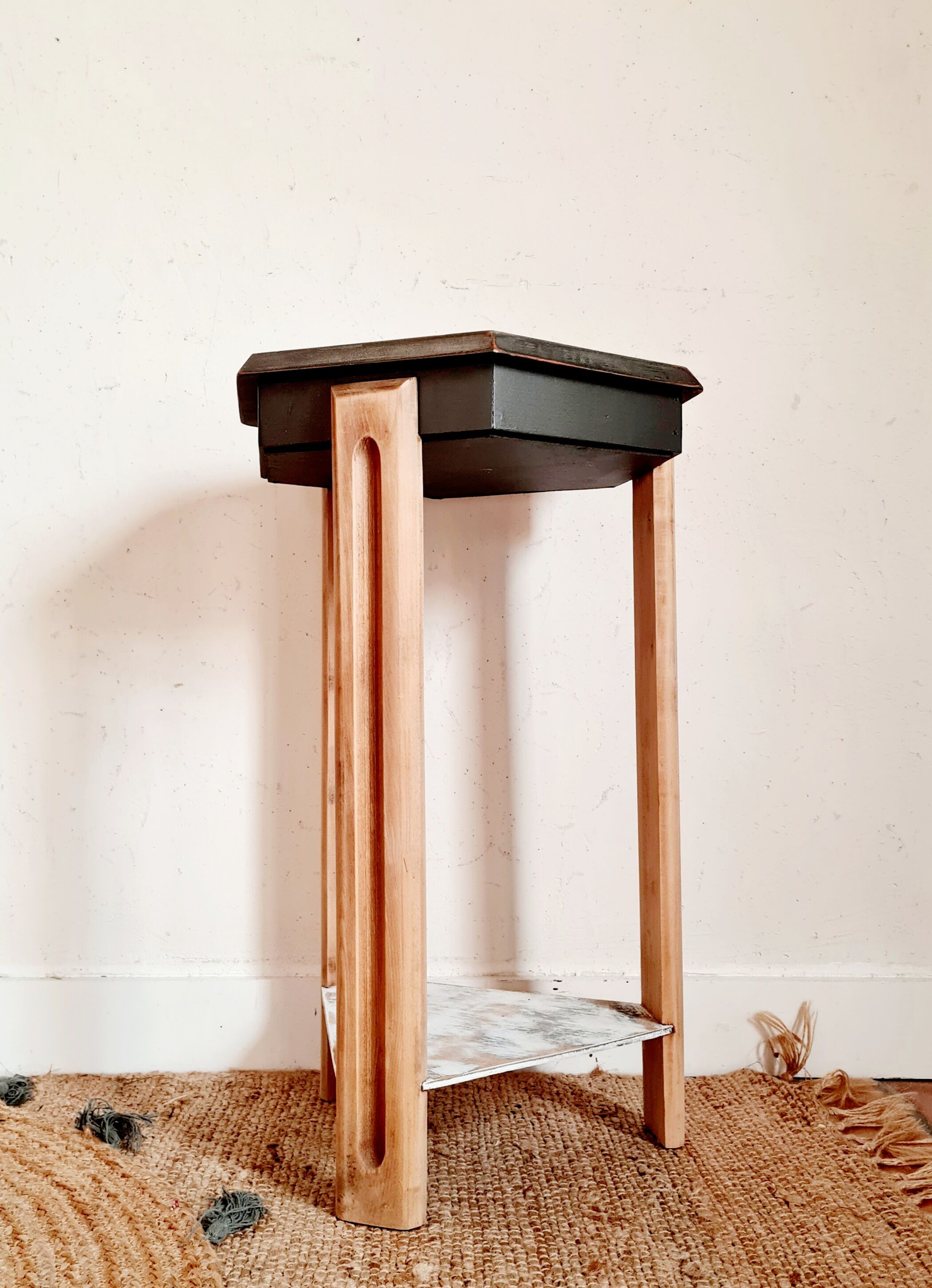 Worker - renovated antique jewelry furniture