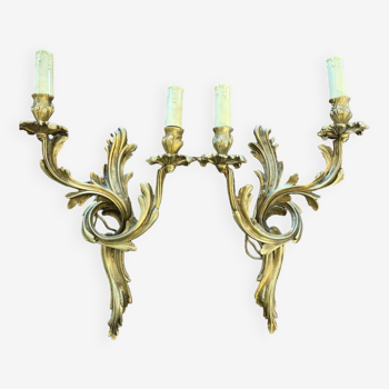 Paire d'appliques avec ampoules en bronze doré style Louis XV