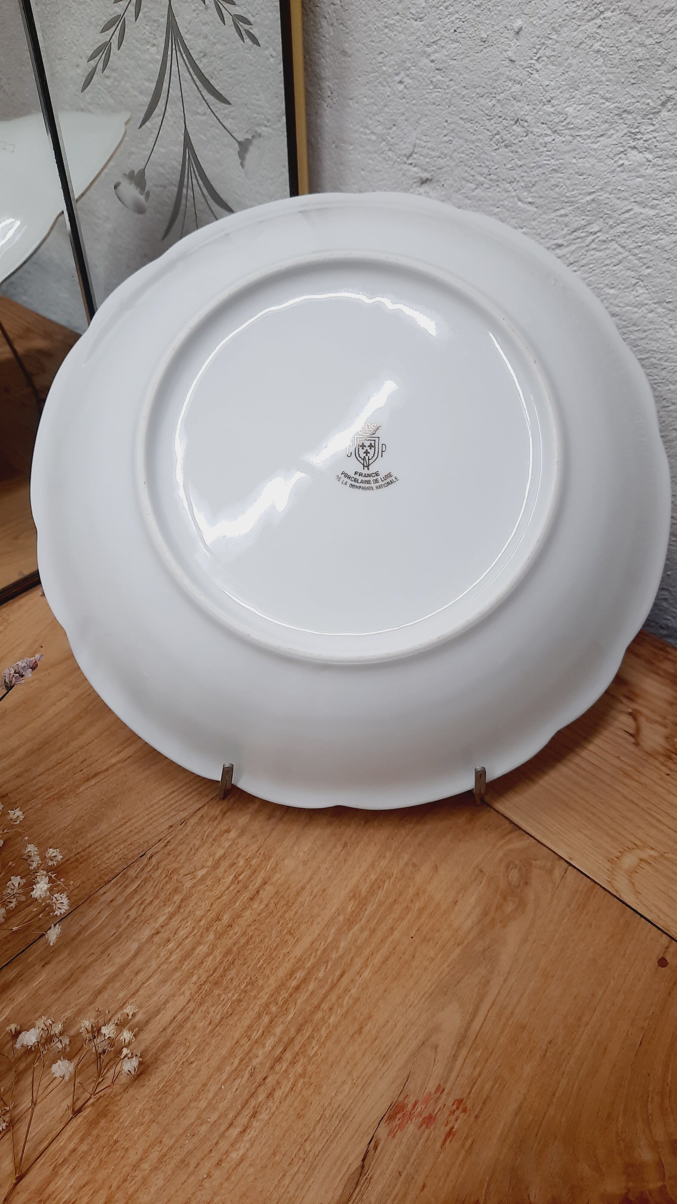 White and gold porcelain bowl