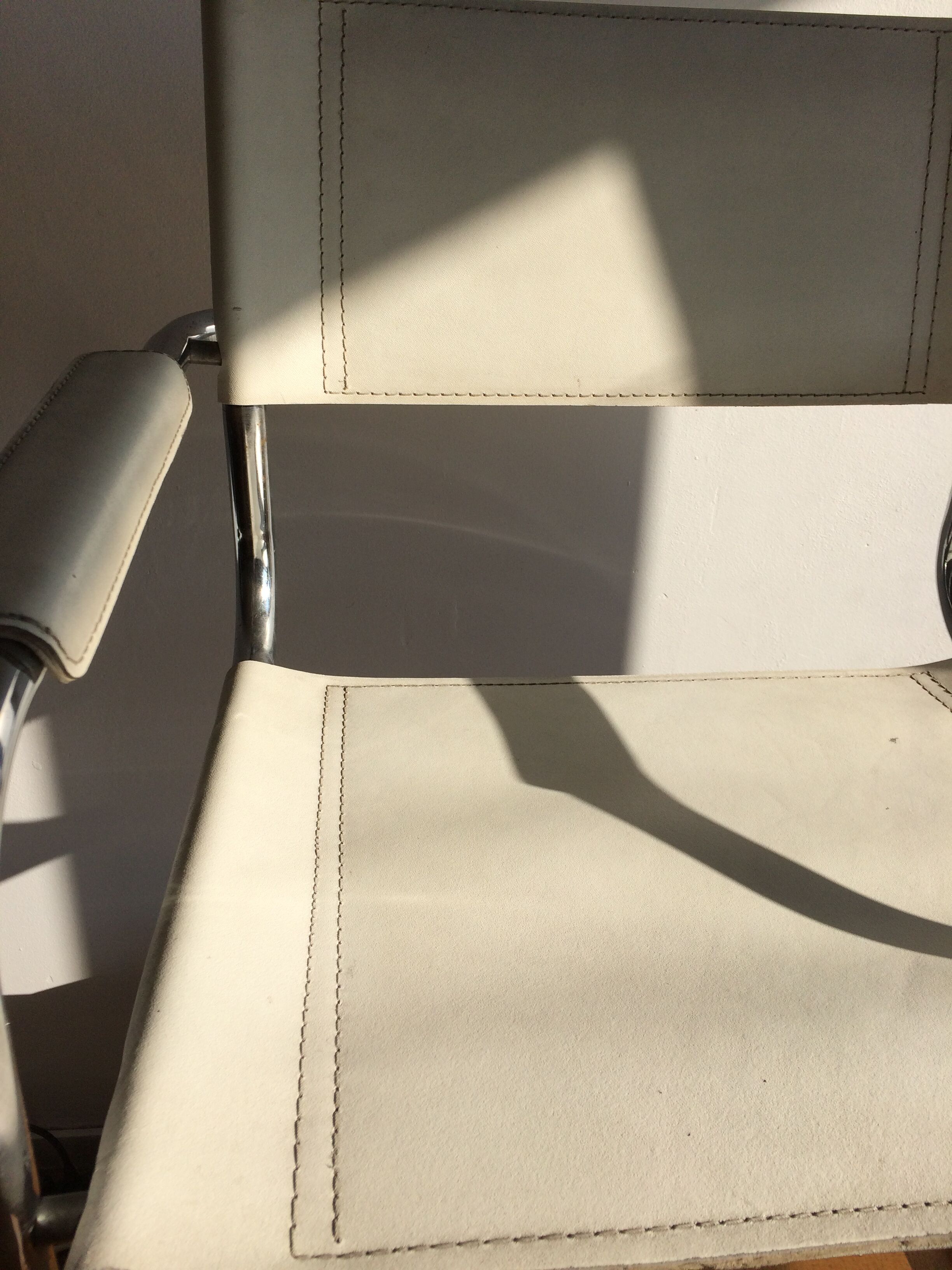 Chaise en métal tubulaire