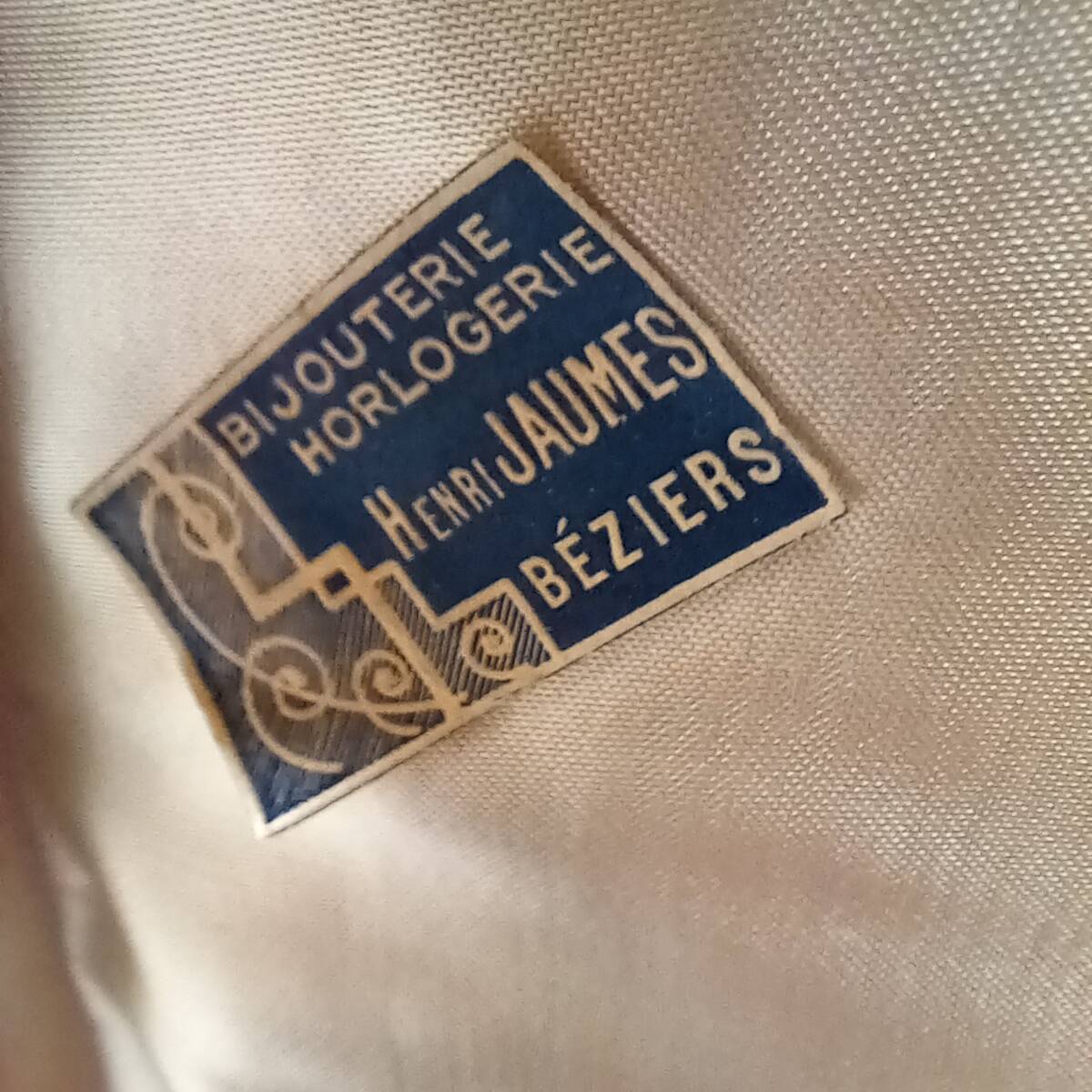 box of 12 vintage table knives