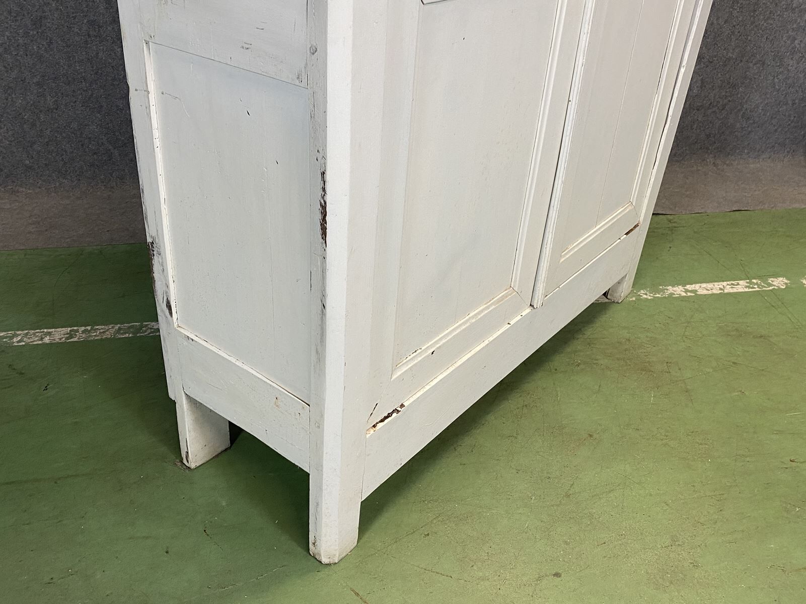 Vaisselier in chestnut patinated in white late 19th century