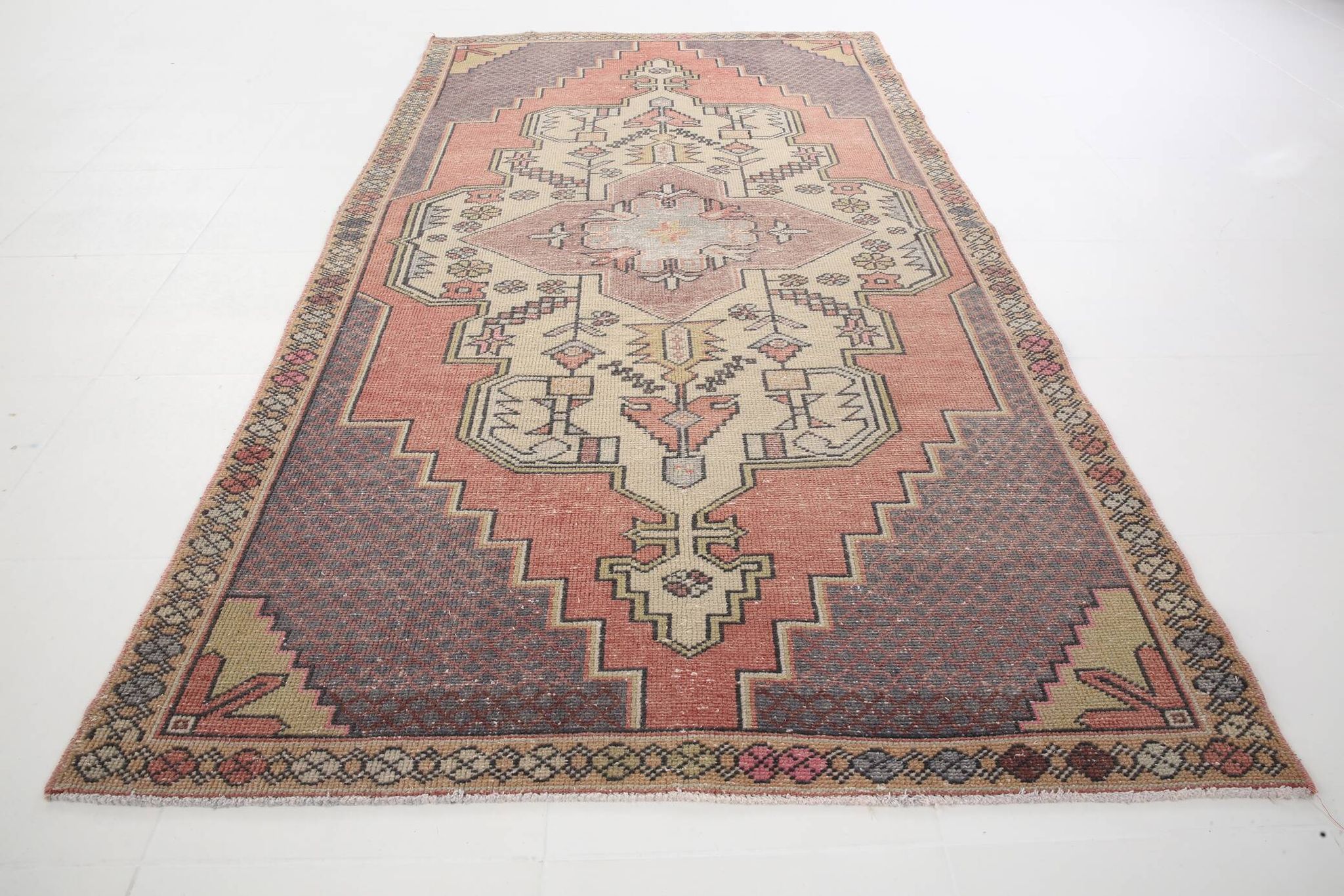 5x8 Vintage Faded Pink Persian Vintage Rug, 137x247Cm