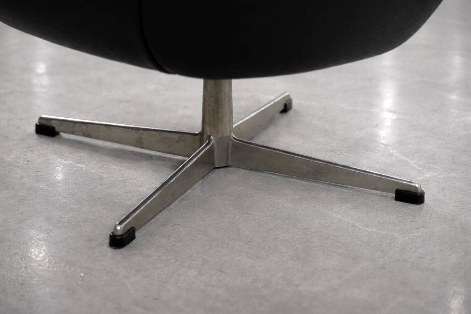 Vintage Mid-Century Scandinavian Modern Black Swivel Chairs, Set of 2