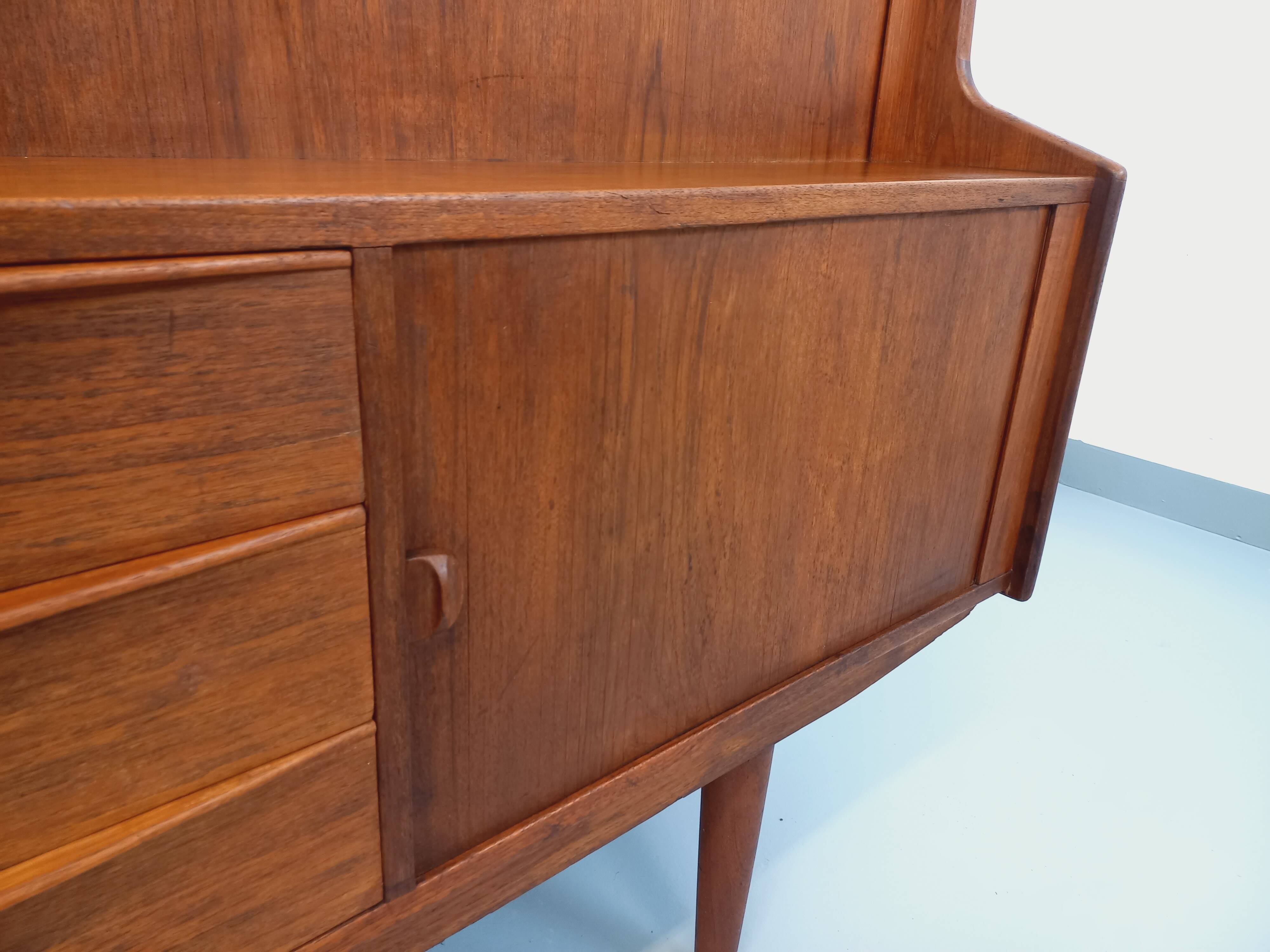 Enfilade mi-haute scandinave vintage Ib Kofod-Larsen pour Faarup en teck
