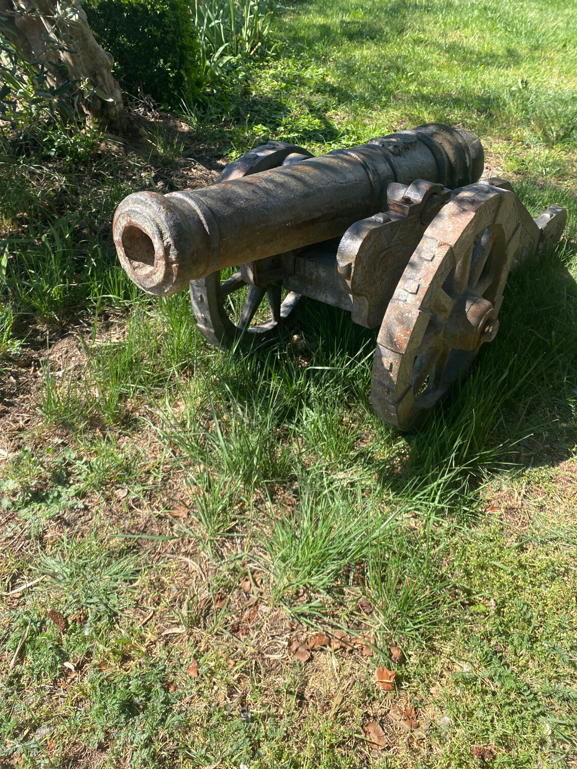 Cast iron barrel on wheels