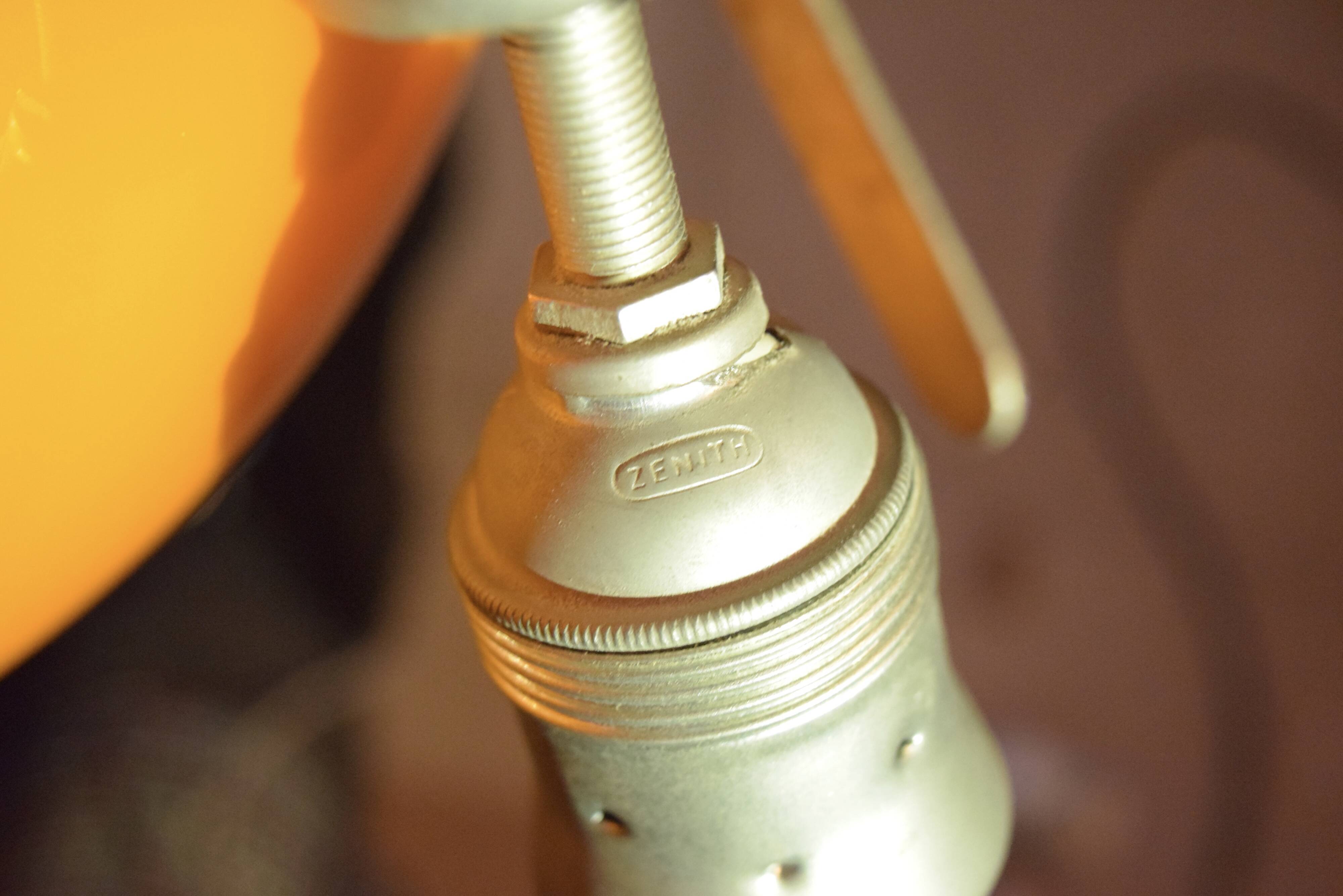 Zenith - Vintage pendant light in orange opaline - Space Age Design - Made in Germany