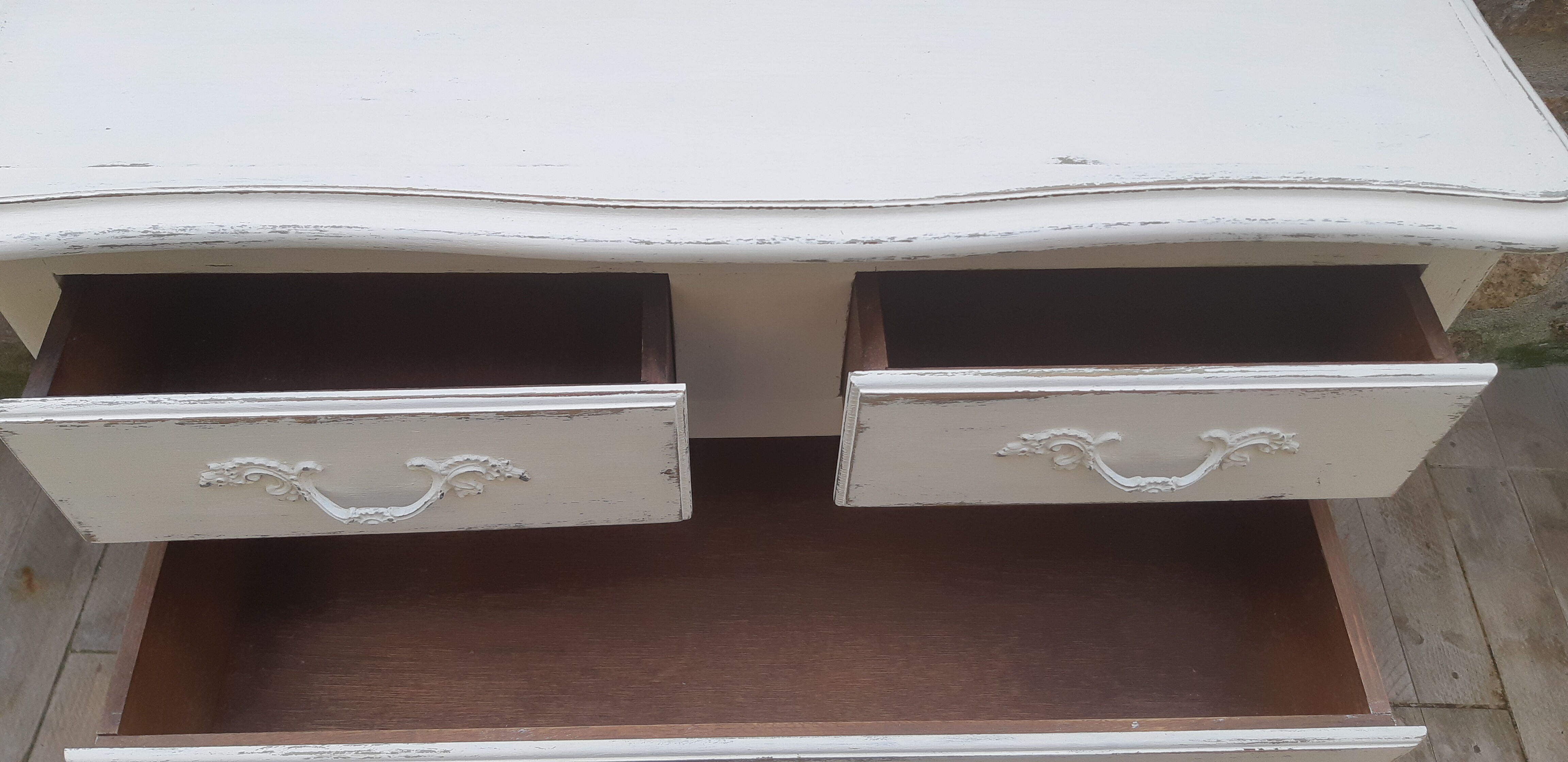 Skated chest of drawers 3 drawers