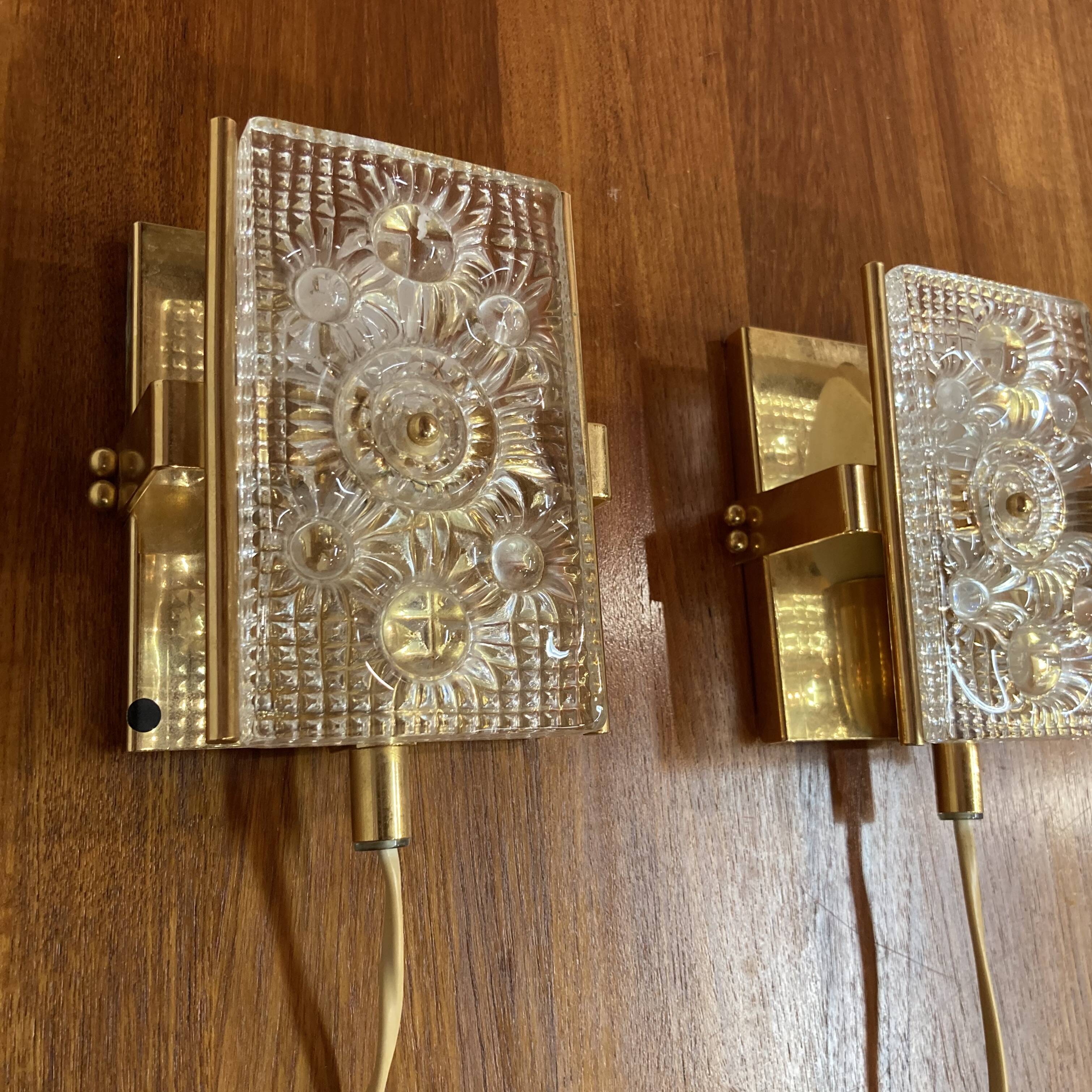 Pair of glass wall lights in Scandinavian design from the 1950s.