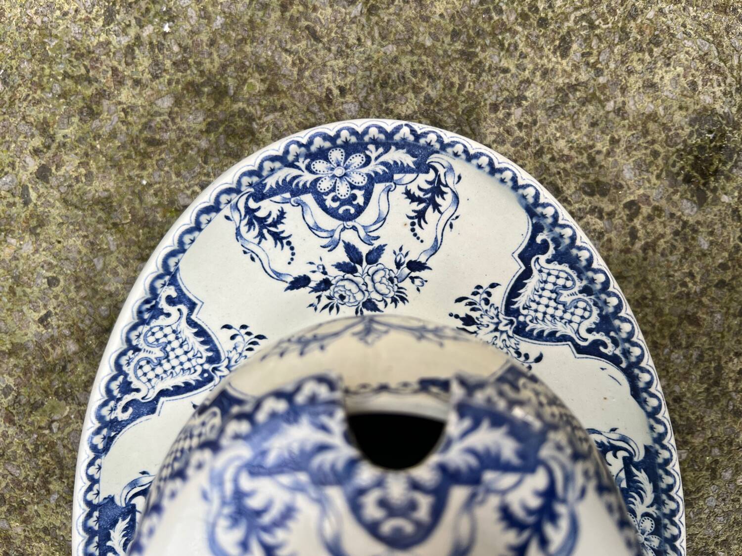 Gien - covered sauceboat