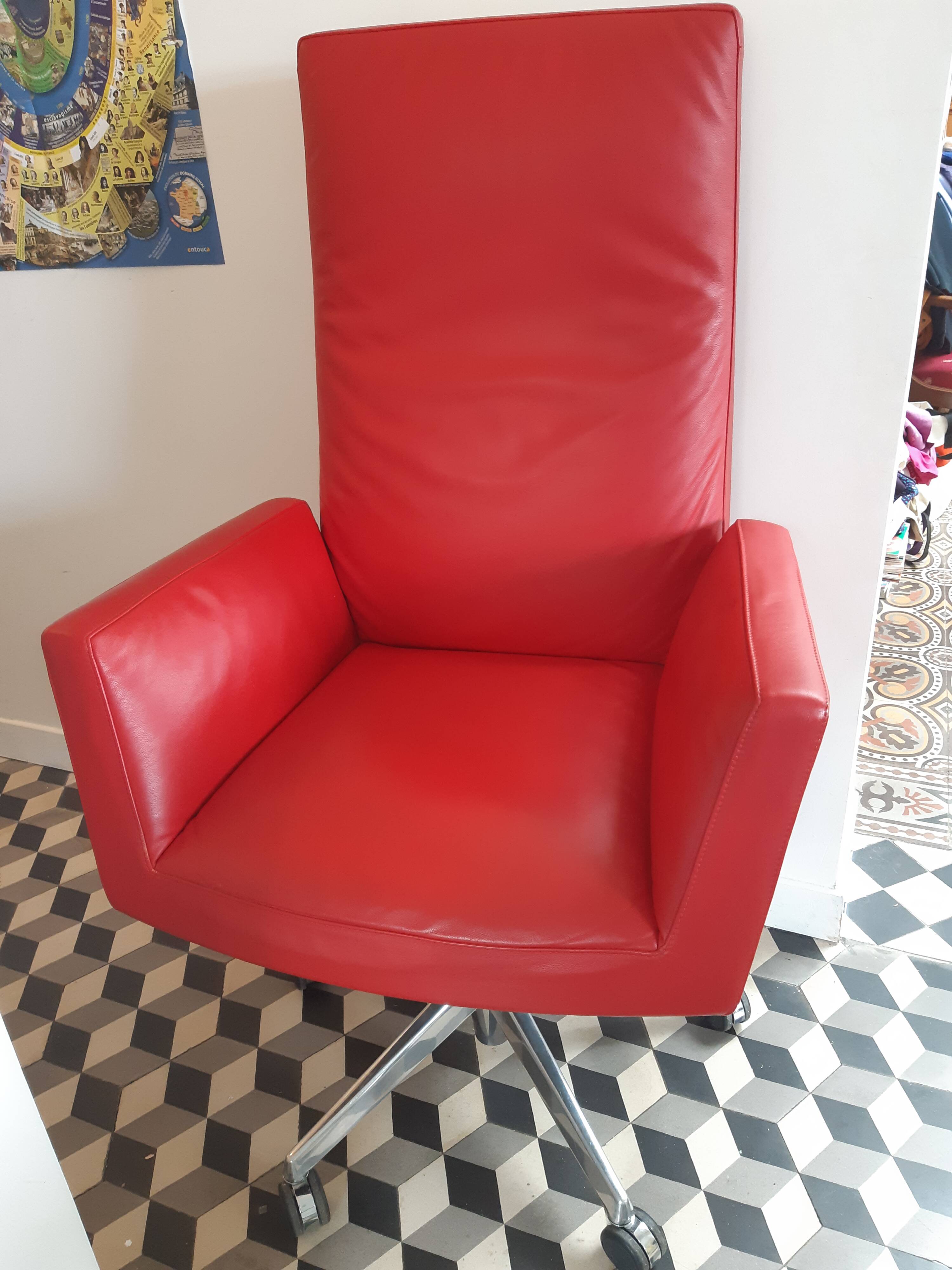 Poltrona Frau Chancellor President red office chair with wheels