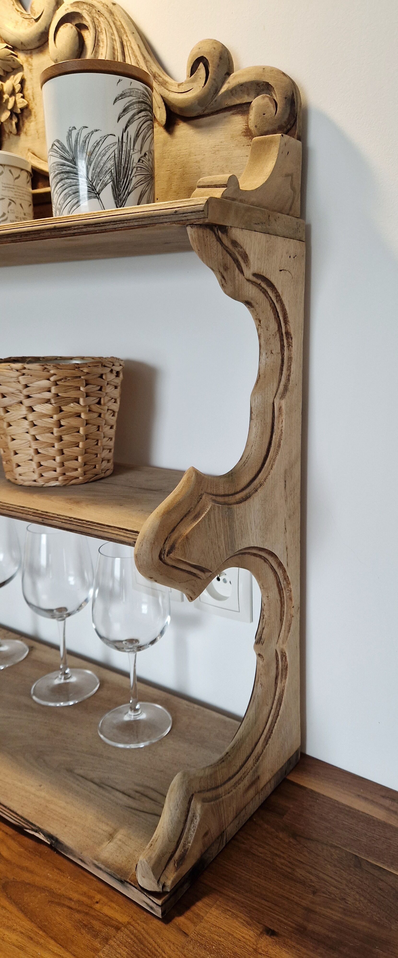 Carved 1900s wall or table shelf