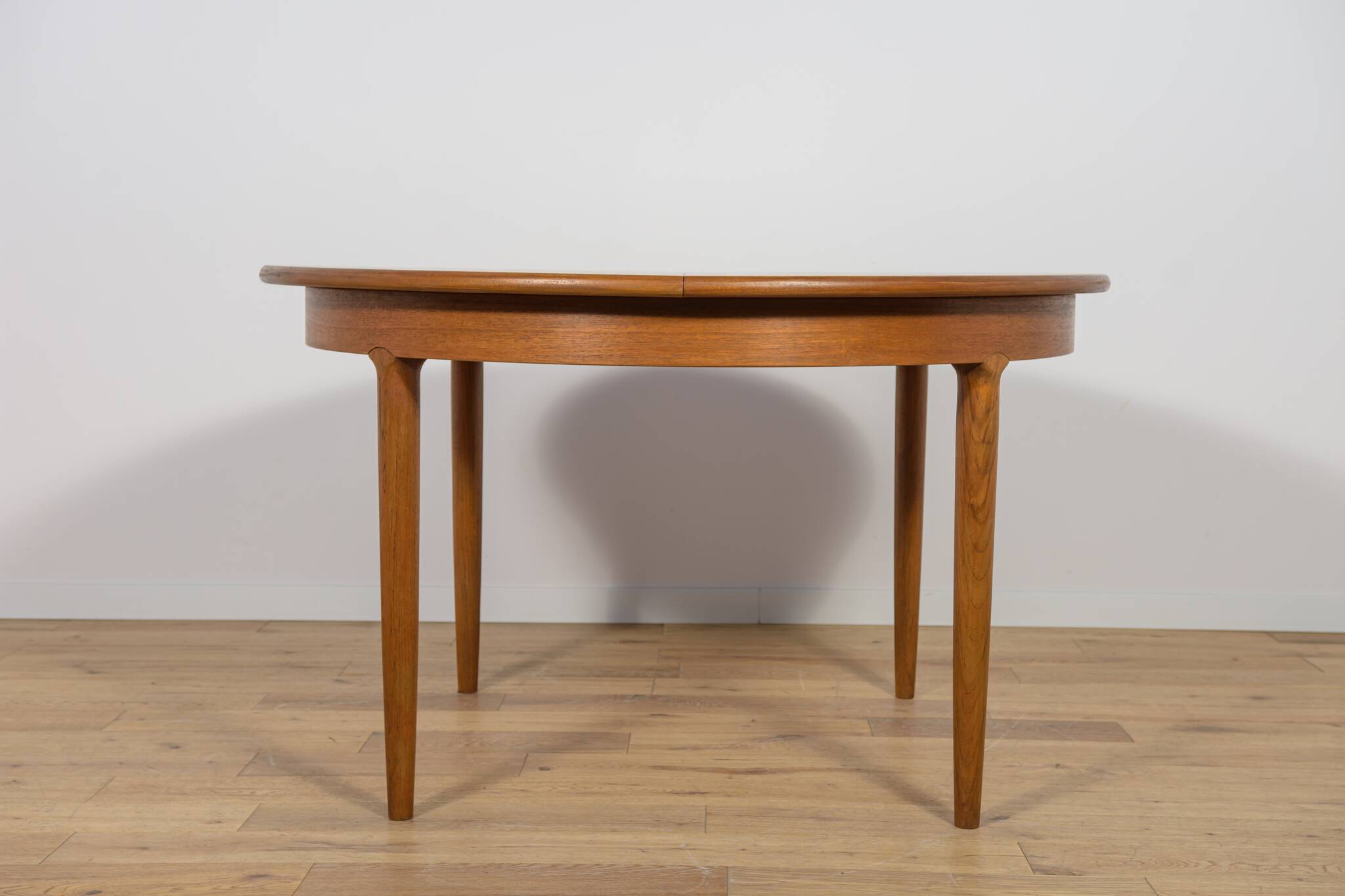 Mid-Century Round Teak Extendable Dining Table, United Knigdom, 1960s
